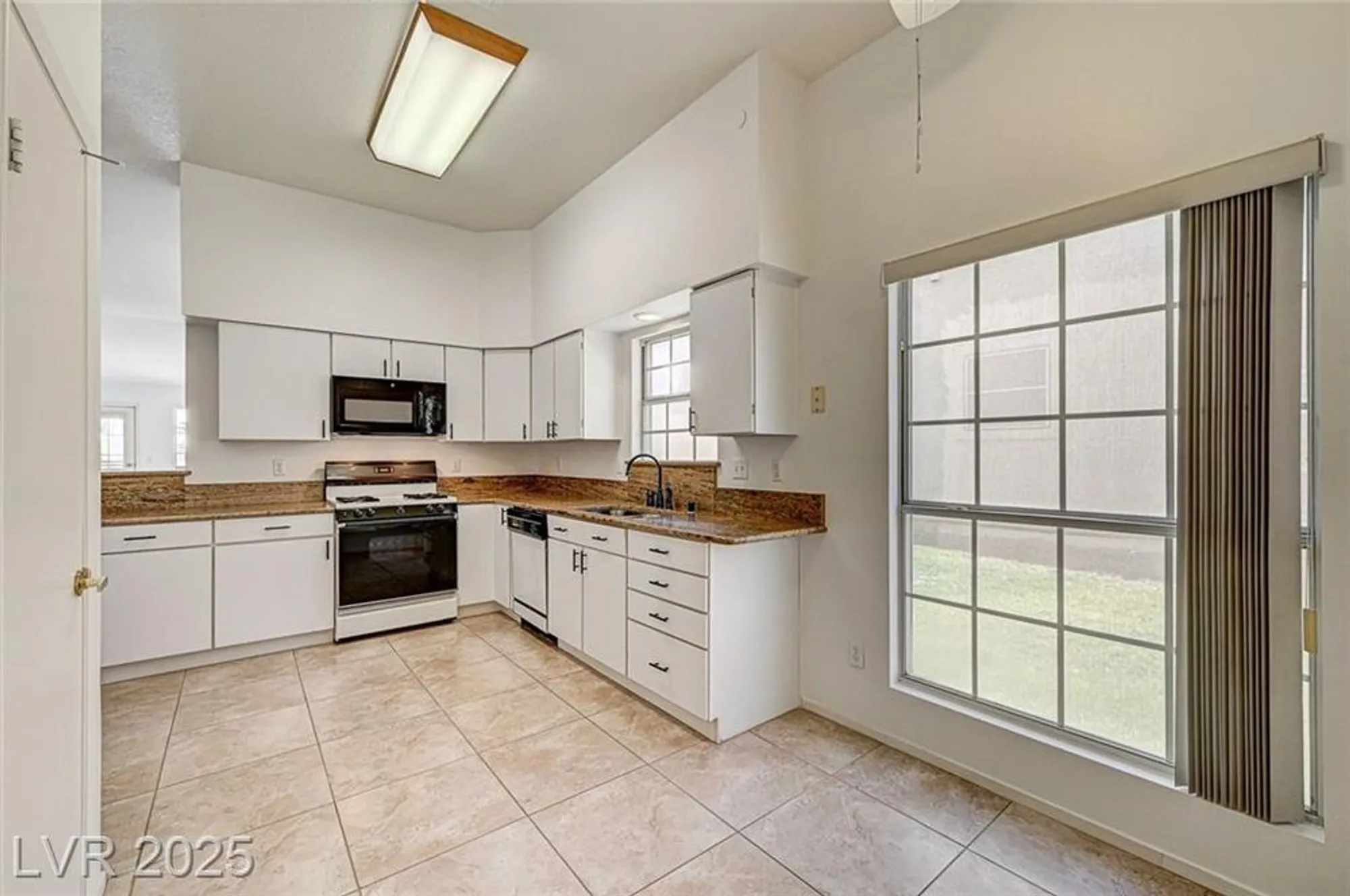 Property Slideshow image 21 of 53 | 4821 cedar lawn way, Las Vegas, NV, 89130