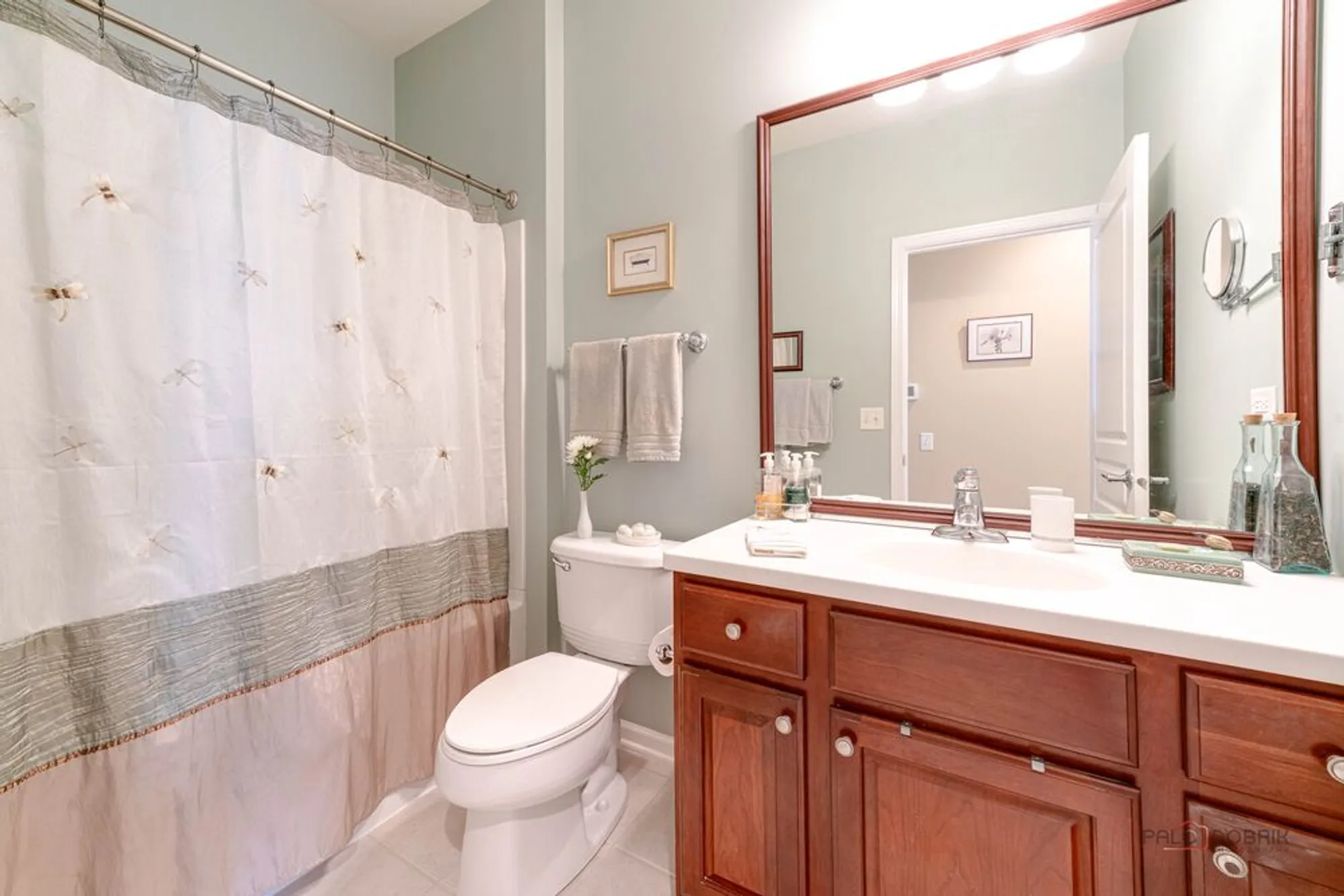 Property Slideshow image 25 of 34 | 3174 comstock ct, Mundelein, IL, 60060