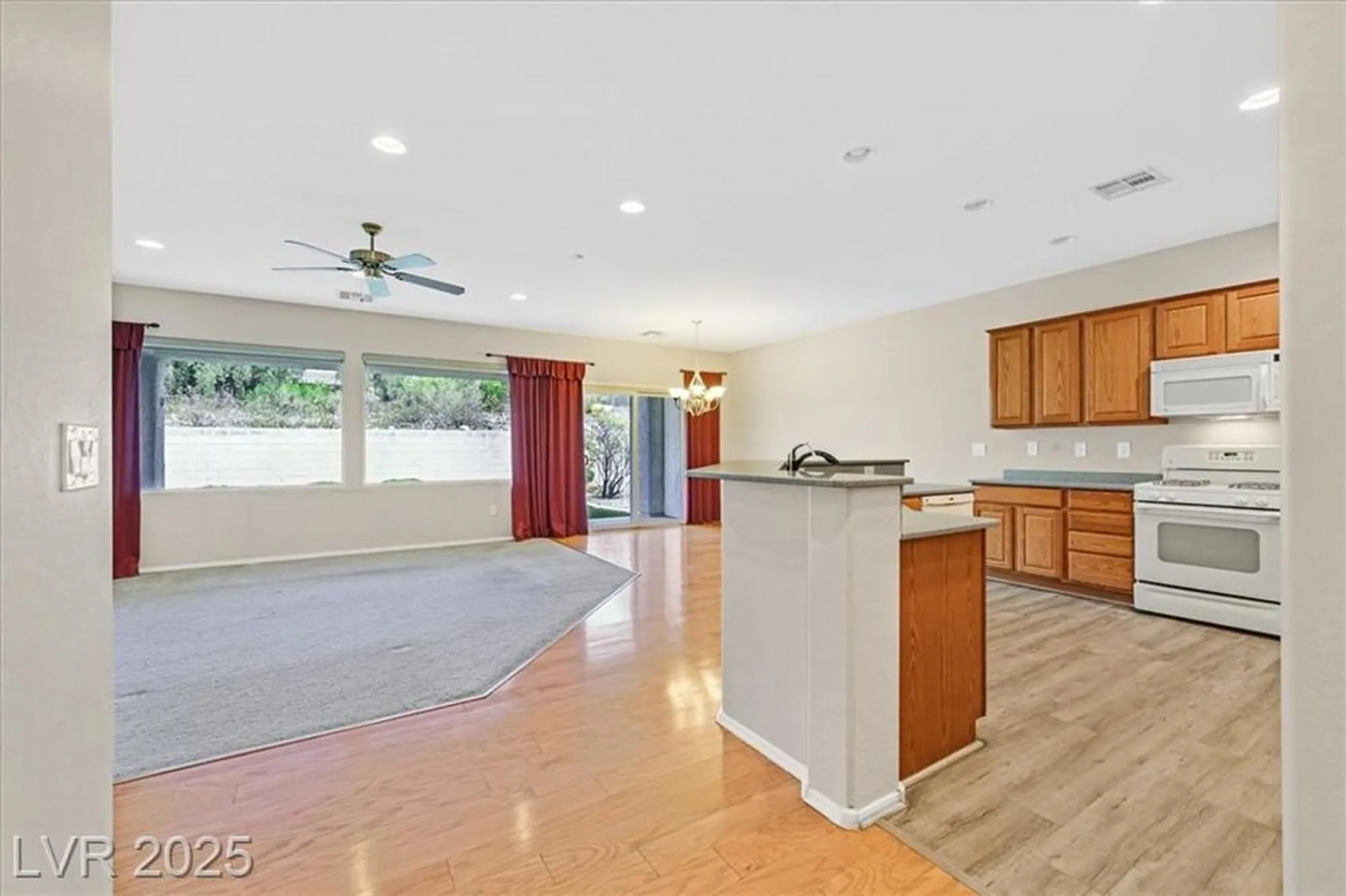 Property Slideshow image 6 of 32 | 2251 bildad dr, Henderson, NV, 89044