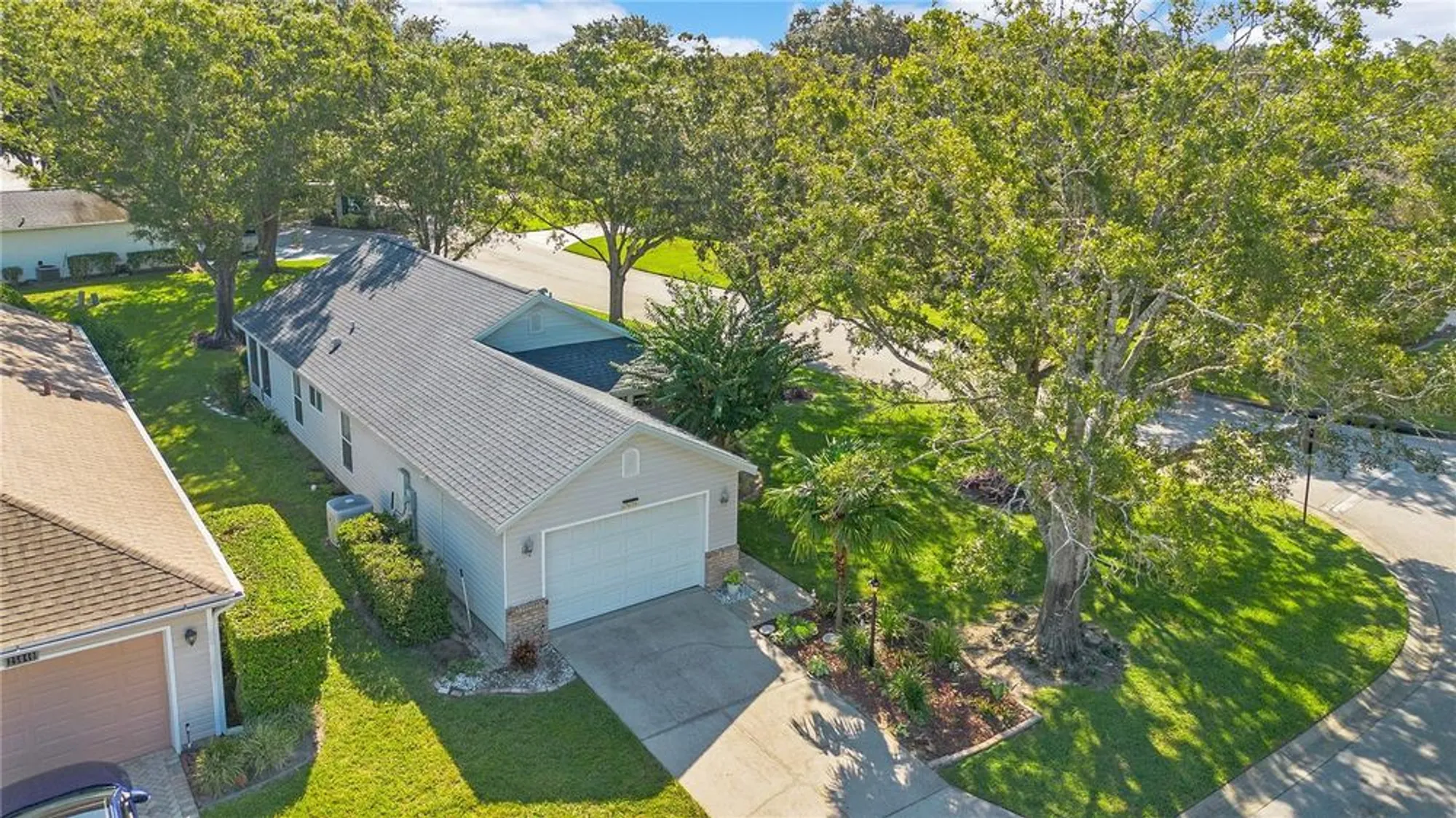 Property Slideshow image 28 of 39 | 25036 cranes roost cir, Leesburg, FL, 34748