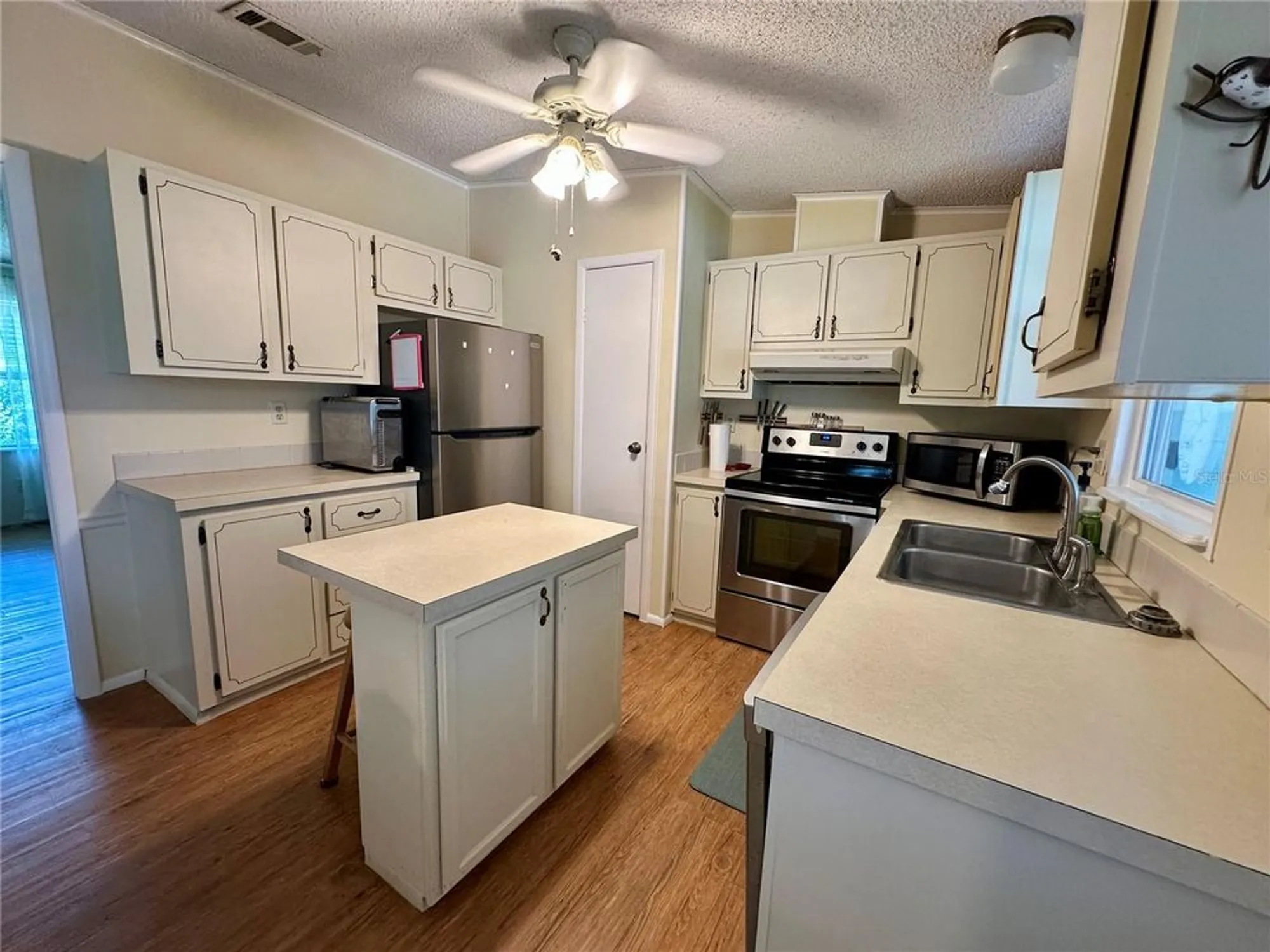 Property Slideshow image 7 of 24 | 902 rose ln, The Villages, FL, 32159