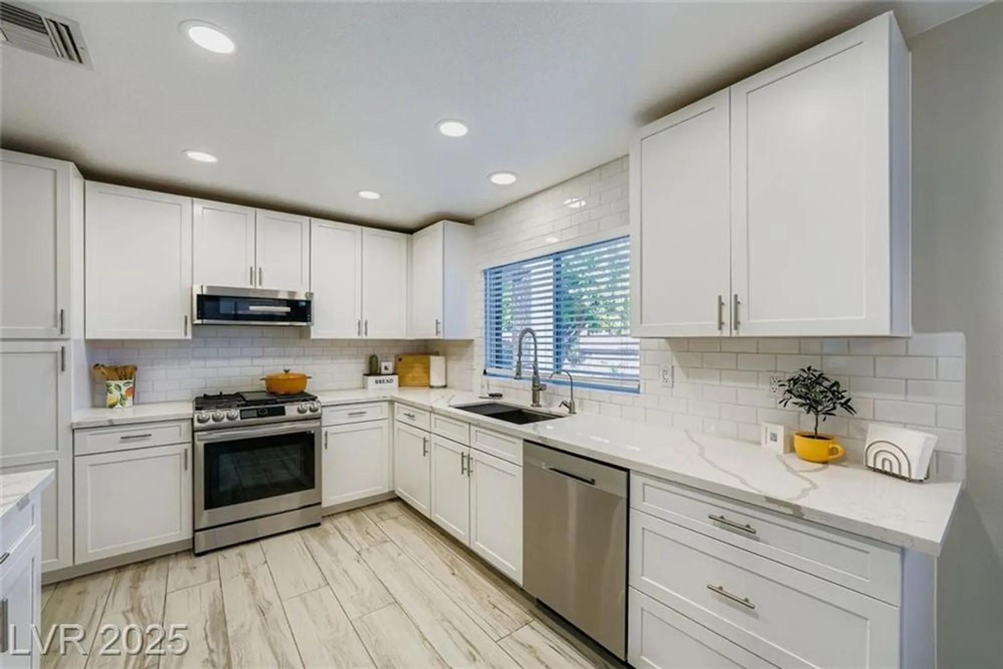 Property Slideshow image 8 of 22 | 2812 lotus hill dr, Las Vegas, NV, 89134