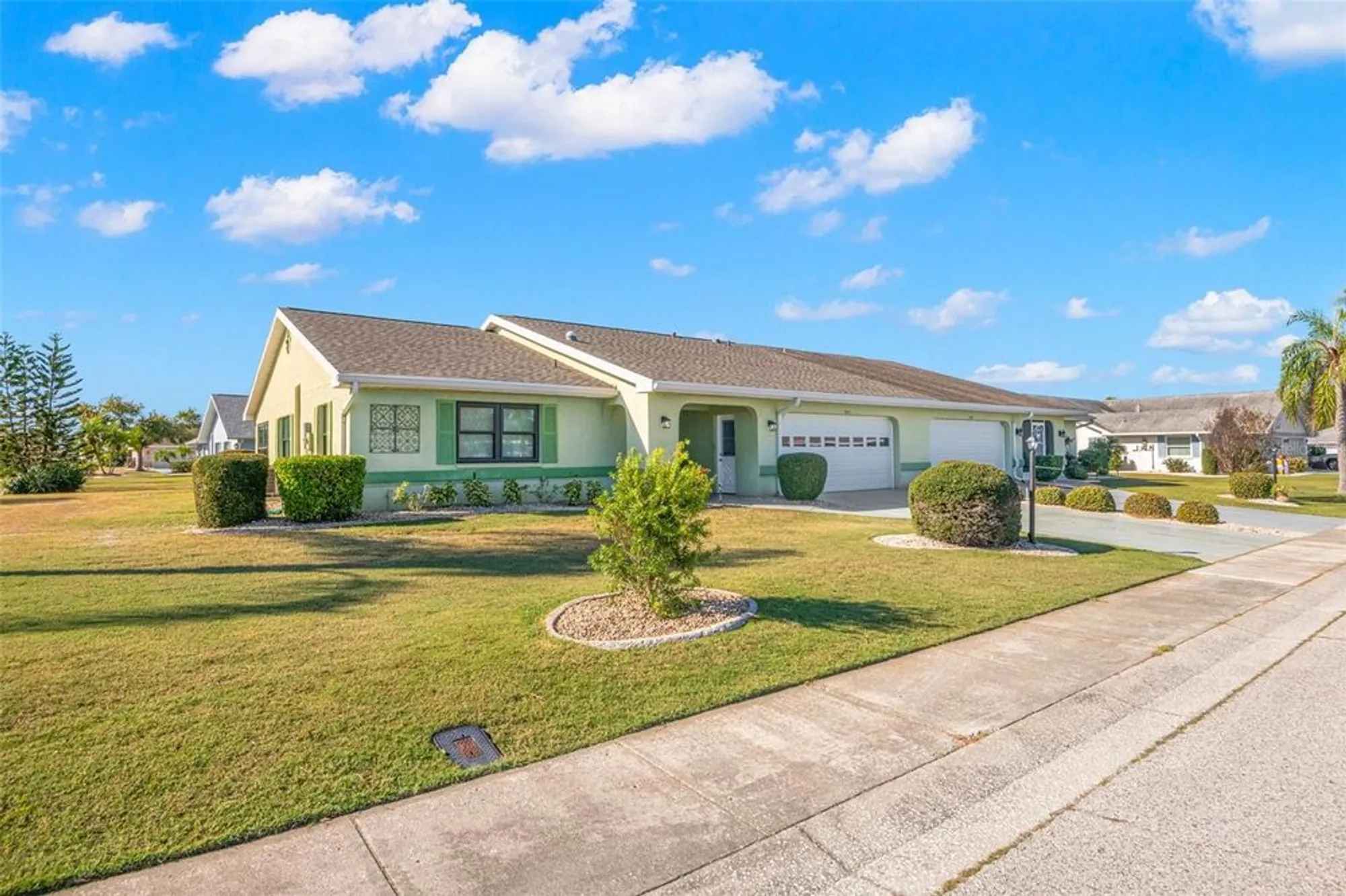 Property Slideshow image 4 of 51 | 302 linger ln, Sun City Center, FL, 33573