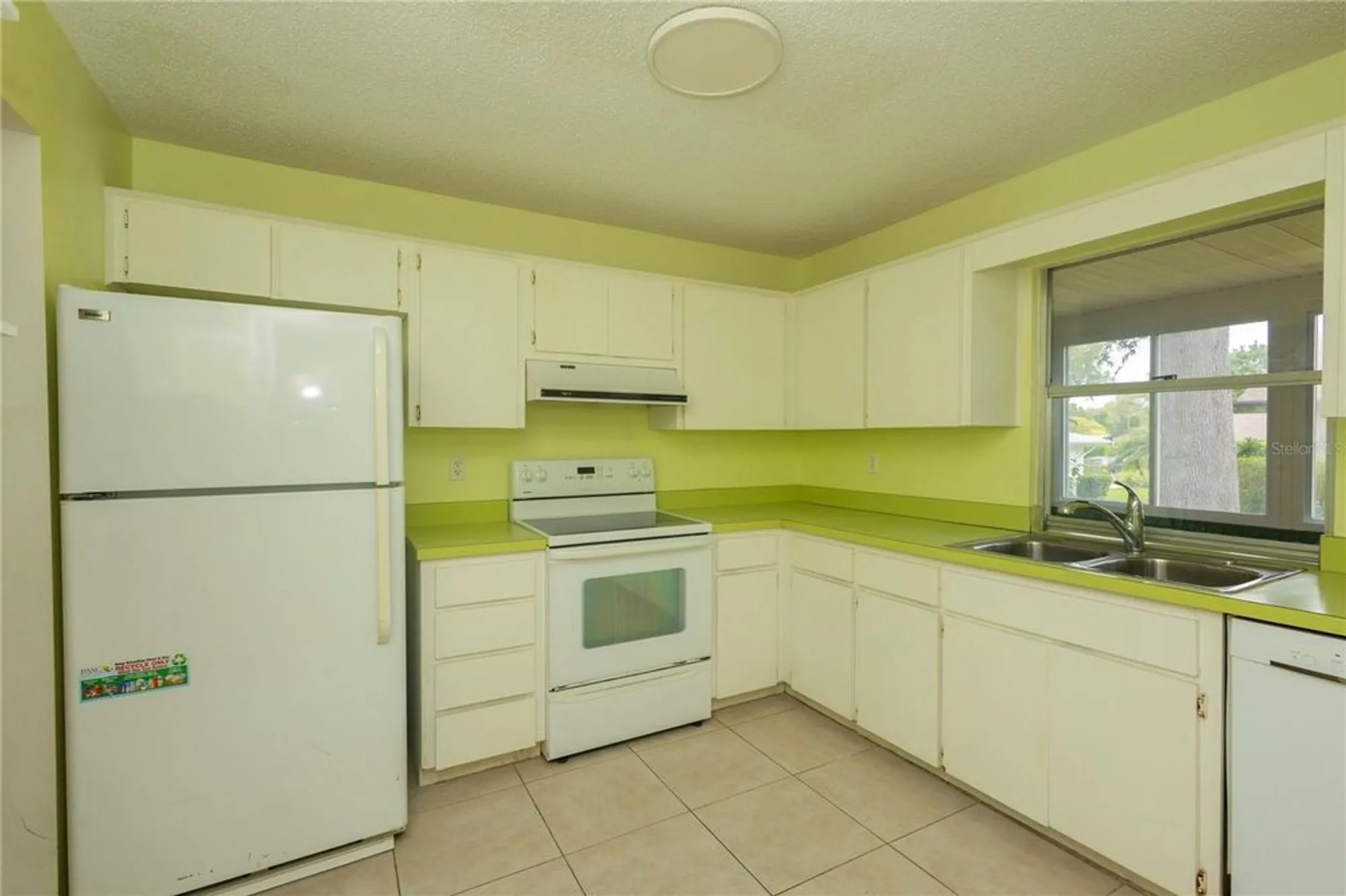 Property Slideshow image 12 of 37 | 8121 casuarina dr, Port Richey, FL, 34668