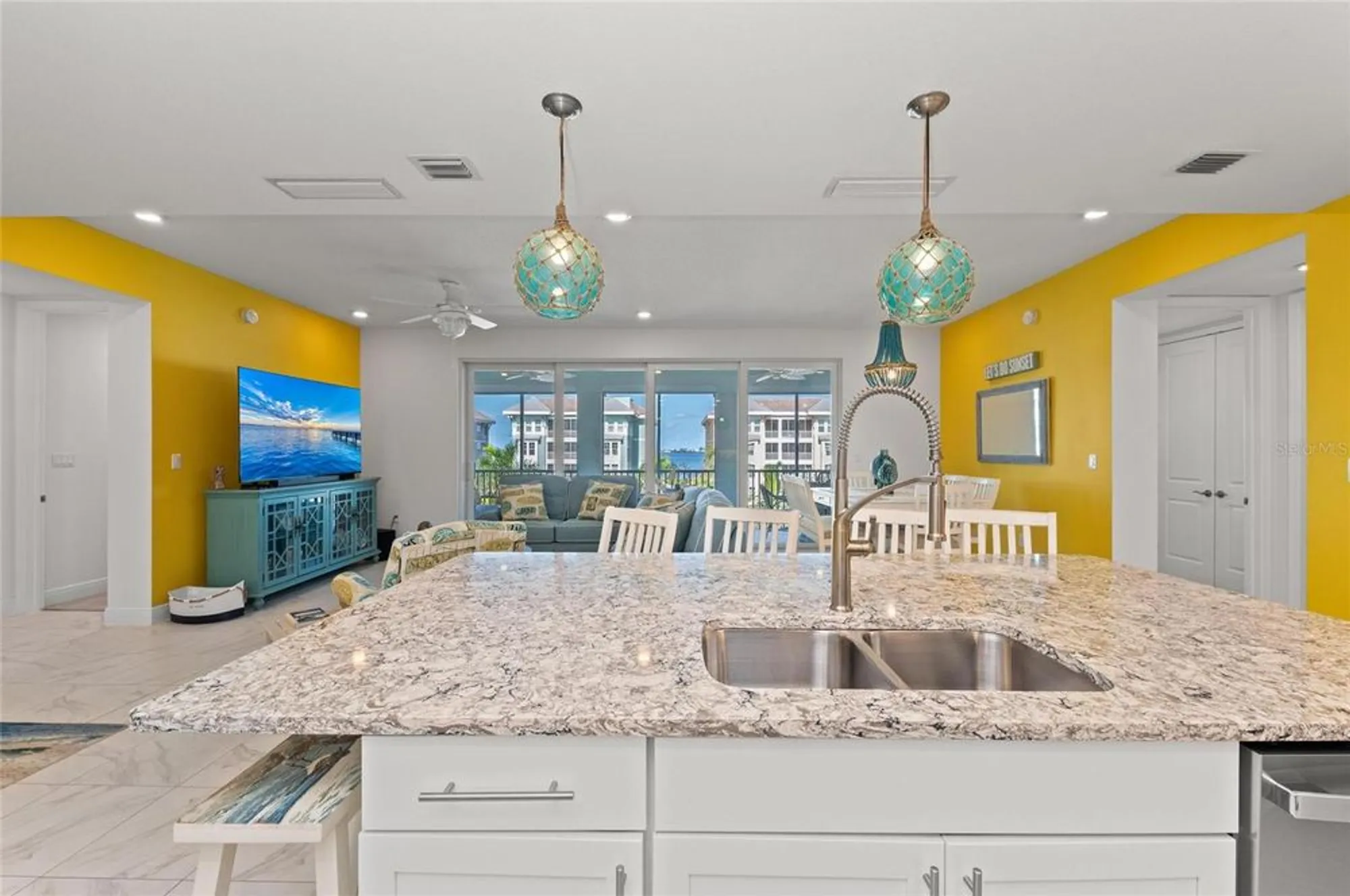 Property Slideshow image 25 of 100 | 387 aruba cir 301, Bradenton, FL, 34209