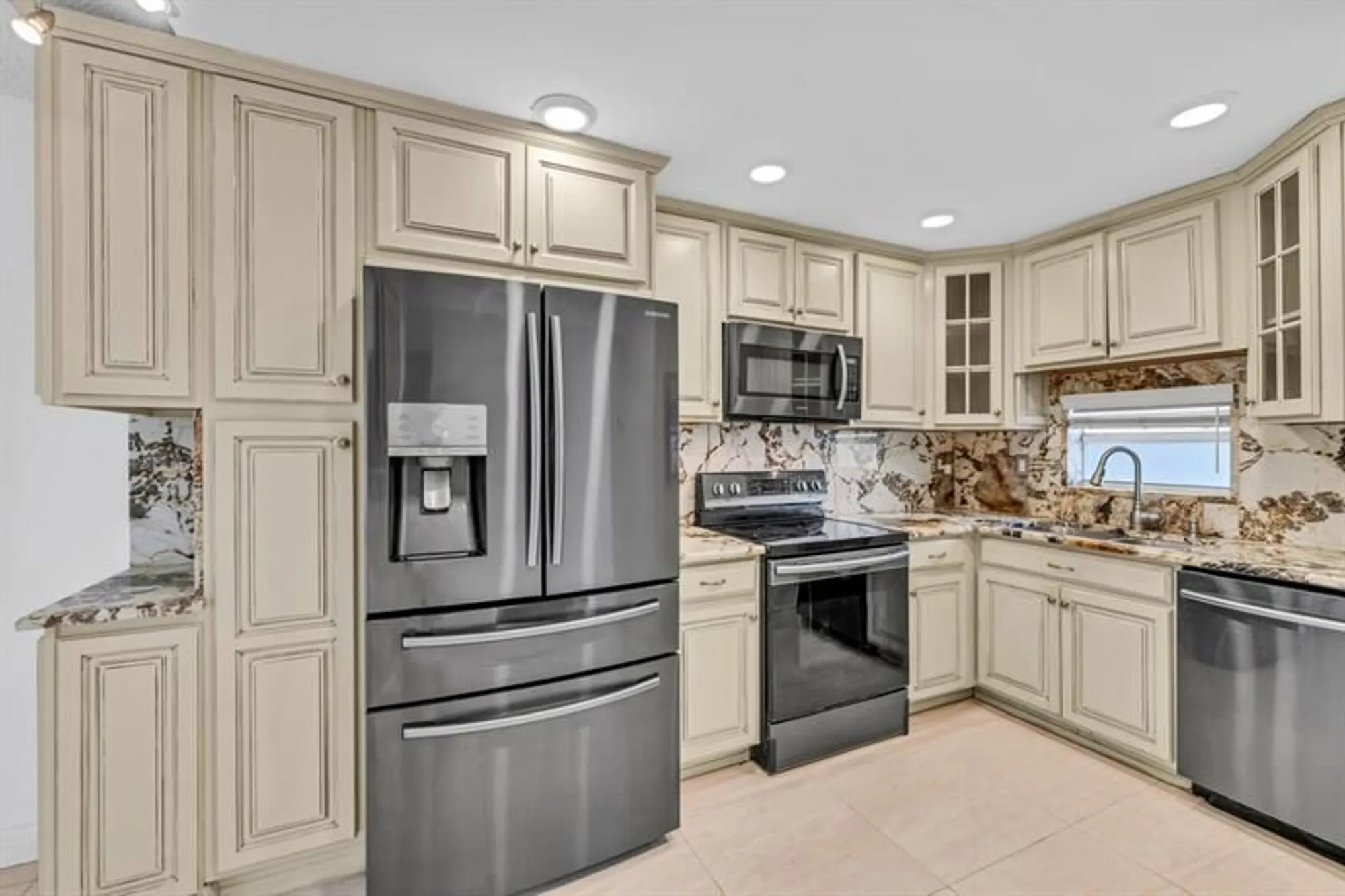 Property Slideshow image 11 of 50 | 8941 s hollybrook blvd apt 104, Pembroke Pines, FL, 33025