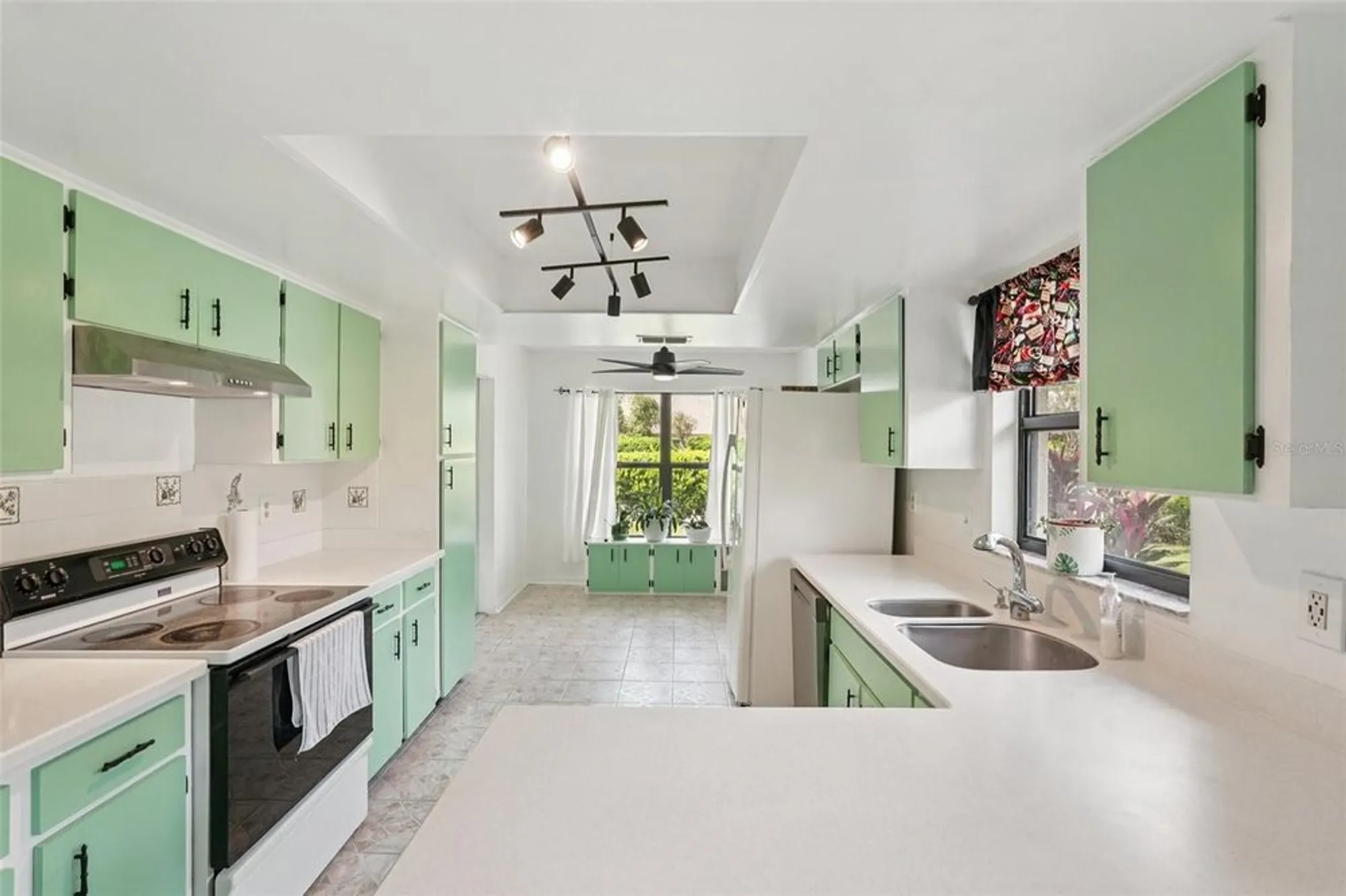 Property Slideshow image 9 of 51 | 1604 leland dr, Sun City Center, FL, 33573