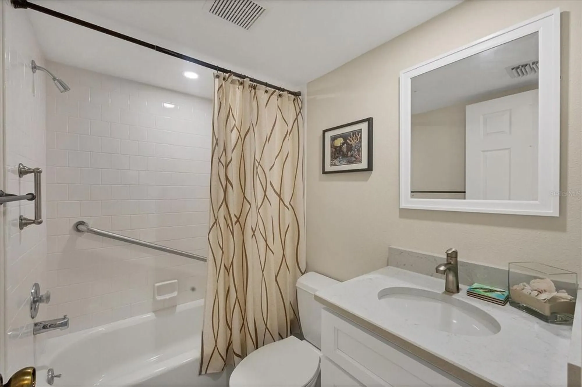 Property Slideshow image 21 of 28 | 1153 edgewater cir, Bradenton, FL, 34209