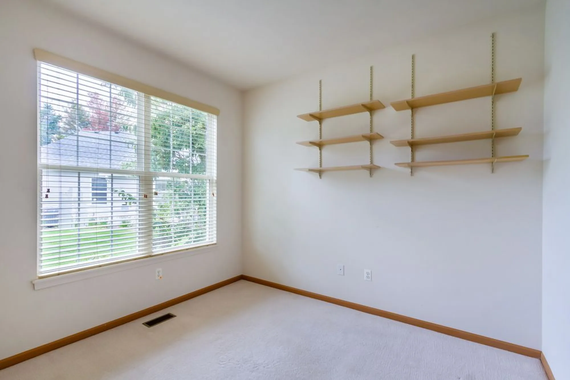 Property Slideshow image 6 of 28 | 1508 w ludington cir, Romeoville, IL, 60446