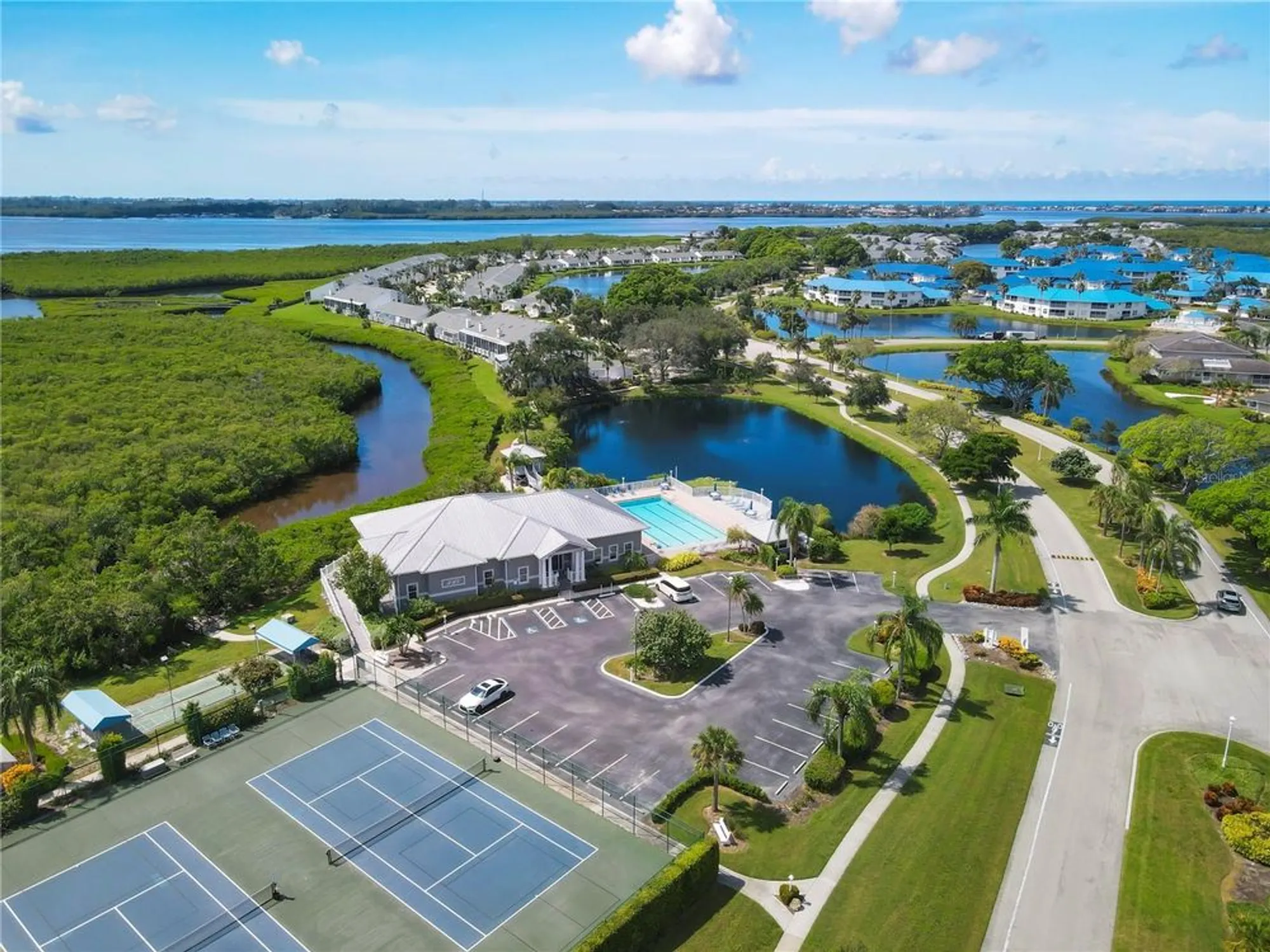 Property Slideshow image 41 of 54 | 983 sandpiper cir, Bradenton, FL, 34209