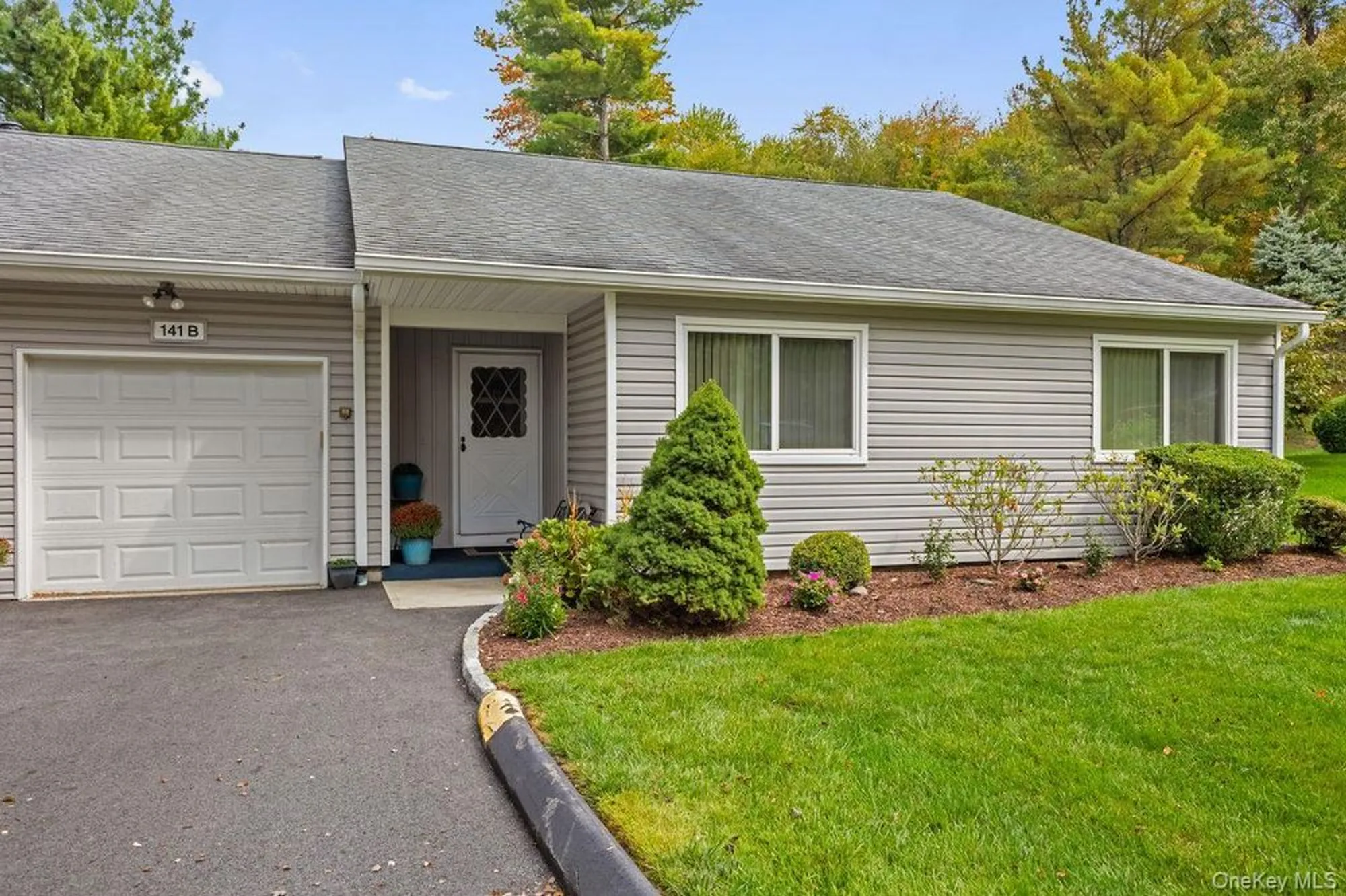 Property Slideshow image 2 of 35 | 141 flintlock way b, Yorktown Heights, NY, 10598