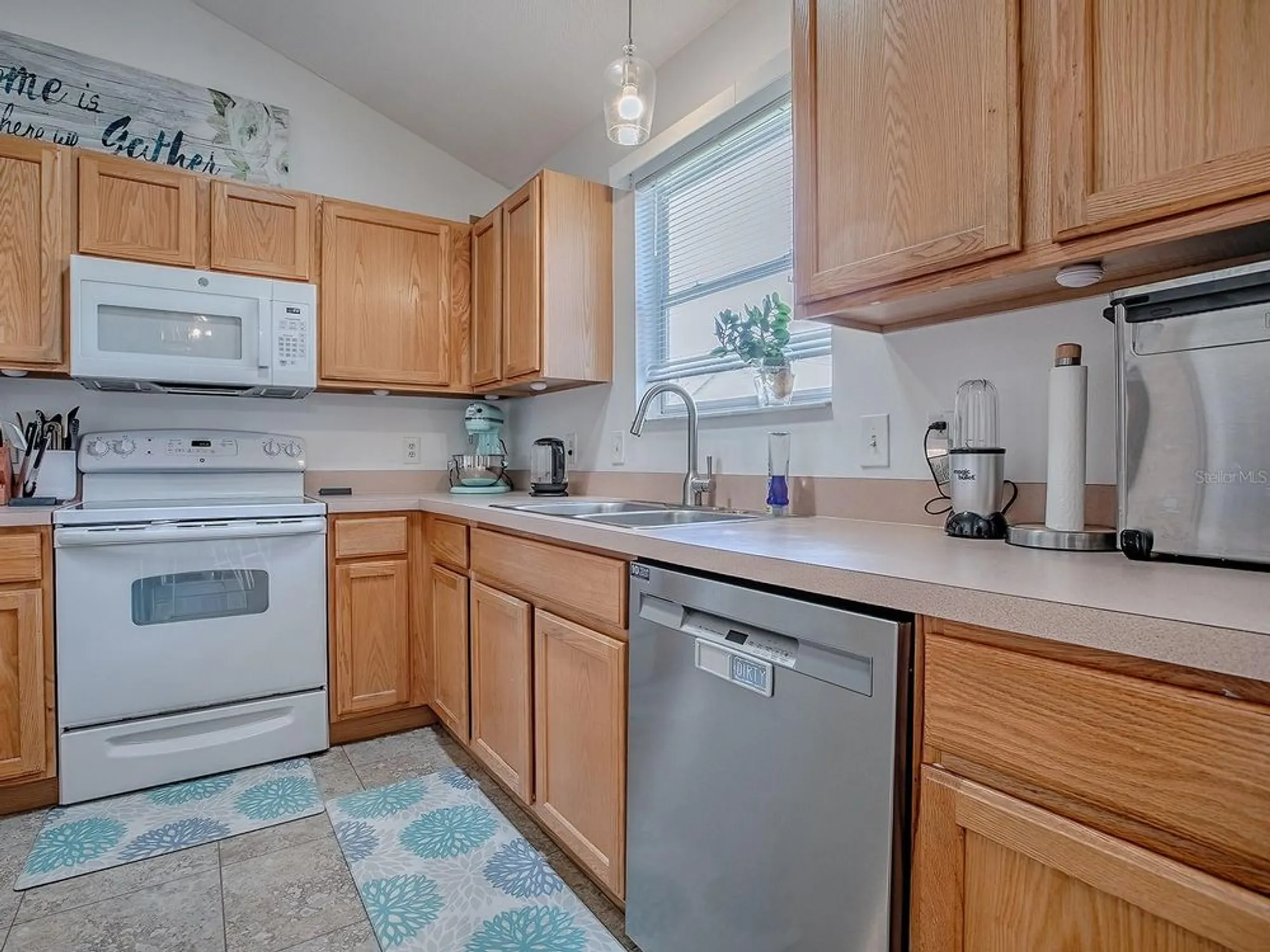 Property Slideshow image 11 of 42 | 2412 merida cir, The Villages, FL, 32162