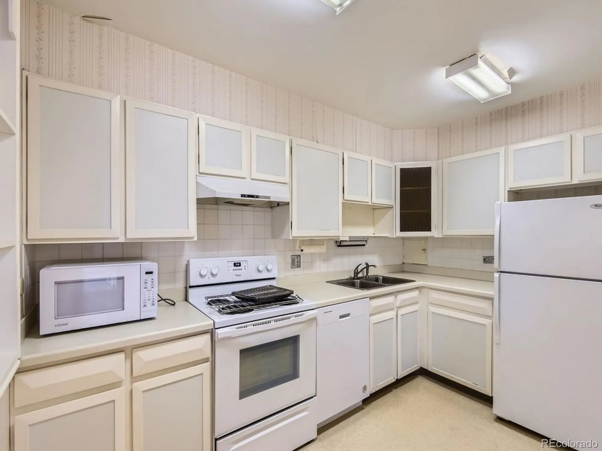 Property Slideshow image 11 of 32 | 625 s alton way 3d, Denver, CO, 80247