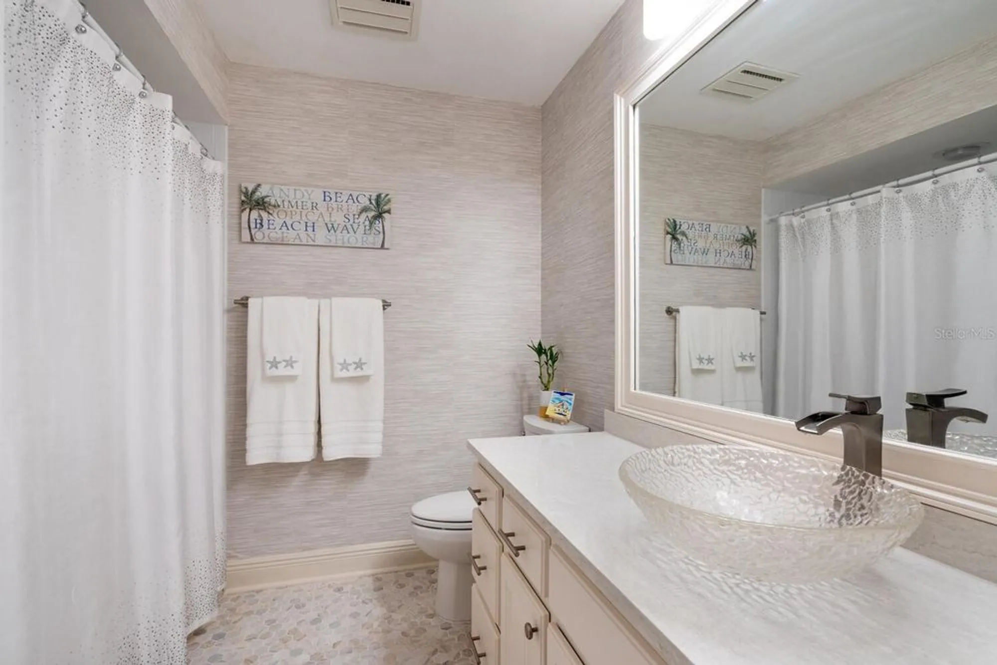Property Slideshow image 31 of 49 | 4033 wilshire cir 139, Sarasota, FL, 34238
