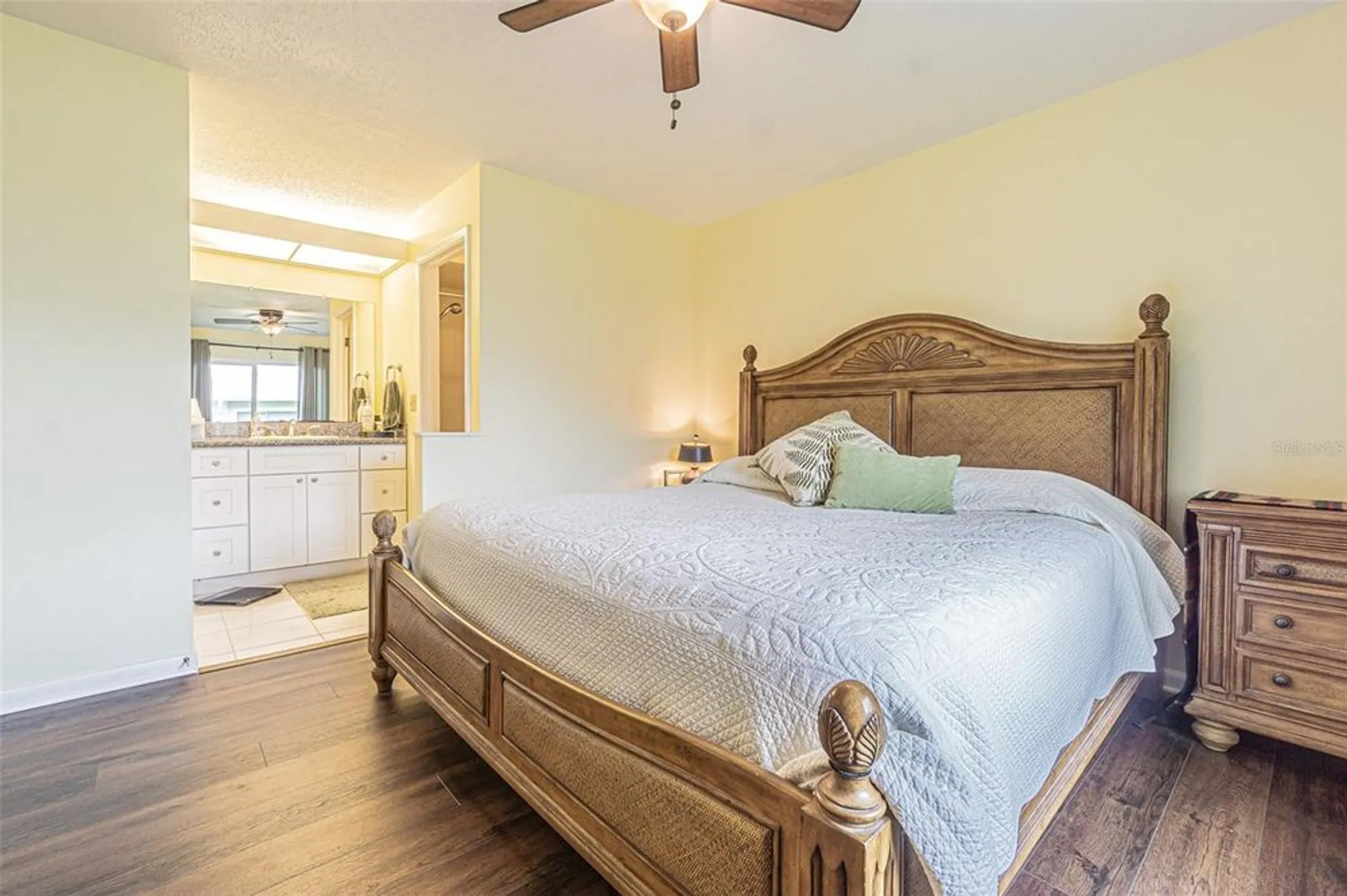 Property Slideshow image 12 of 32 | 1130 orange tree cir c, Palm Harbor, FL, 34684