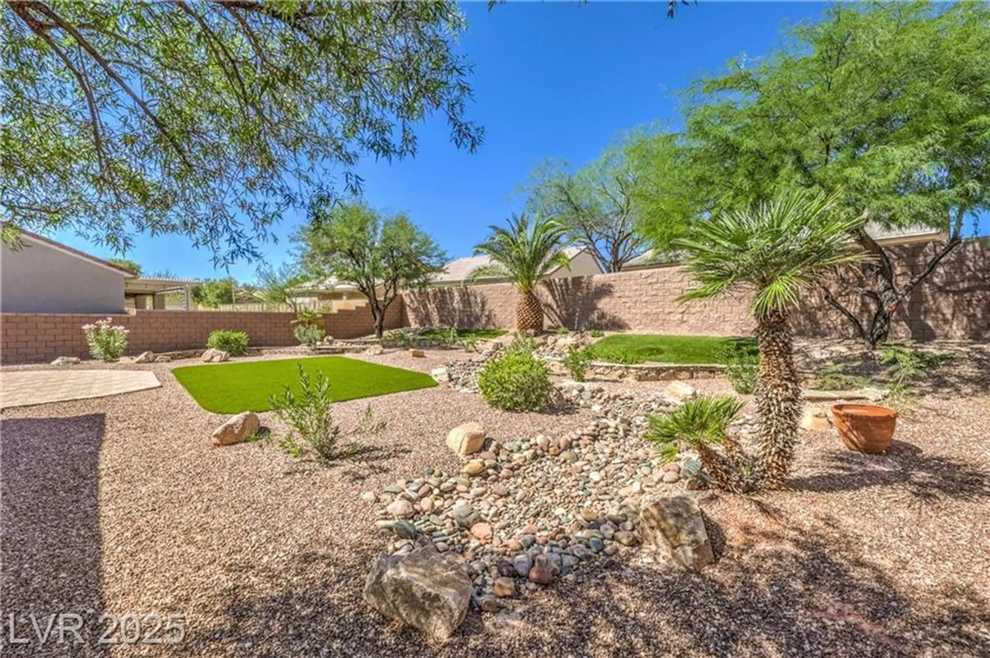 Property Slideshow image 25 of 44 | 7617 fieldfare dr, North Las Vegas, NV, 89084