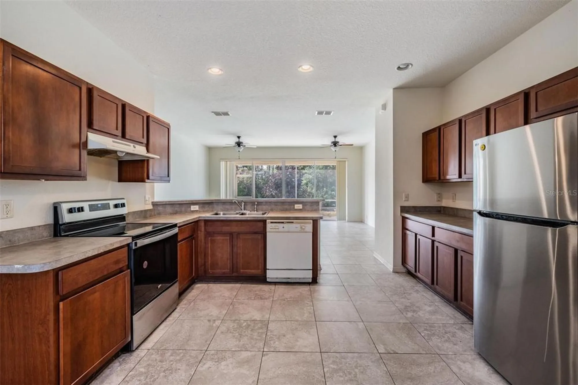 Property Slideshow image 11 of 43 | 3413 waterlute way, Lakeland, FL, 33811