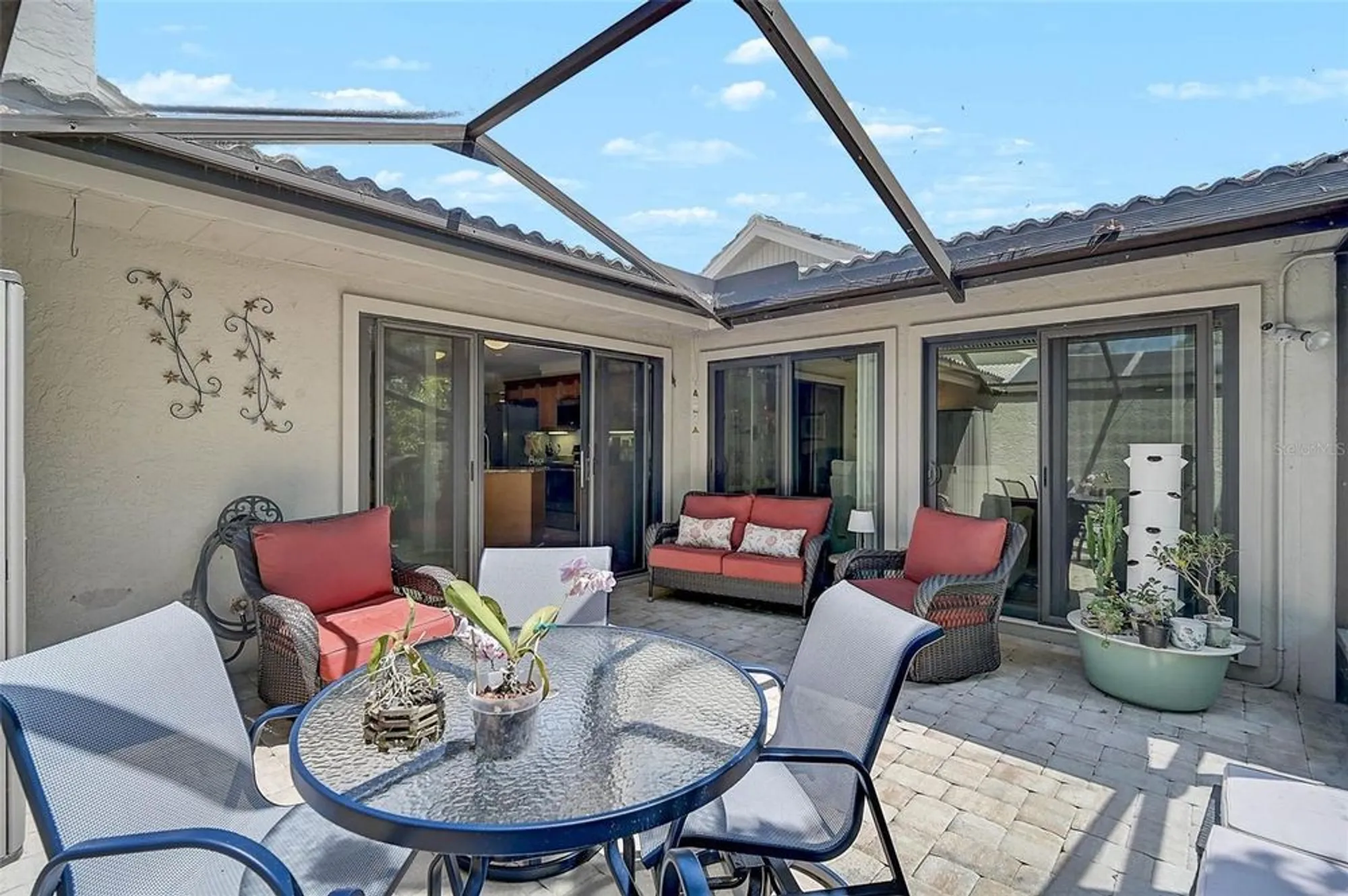 Property Slideshow image 39 of 61 | 3890 wilshire cir 27, Sarasota, FL, 34238