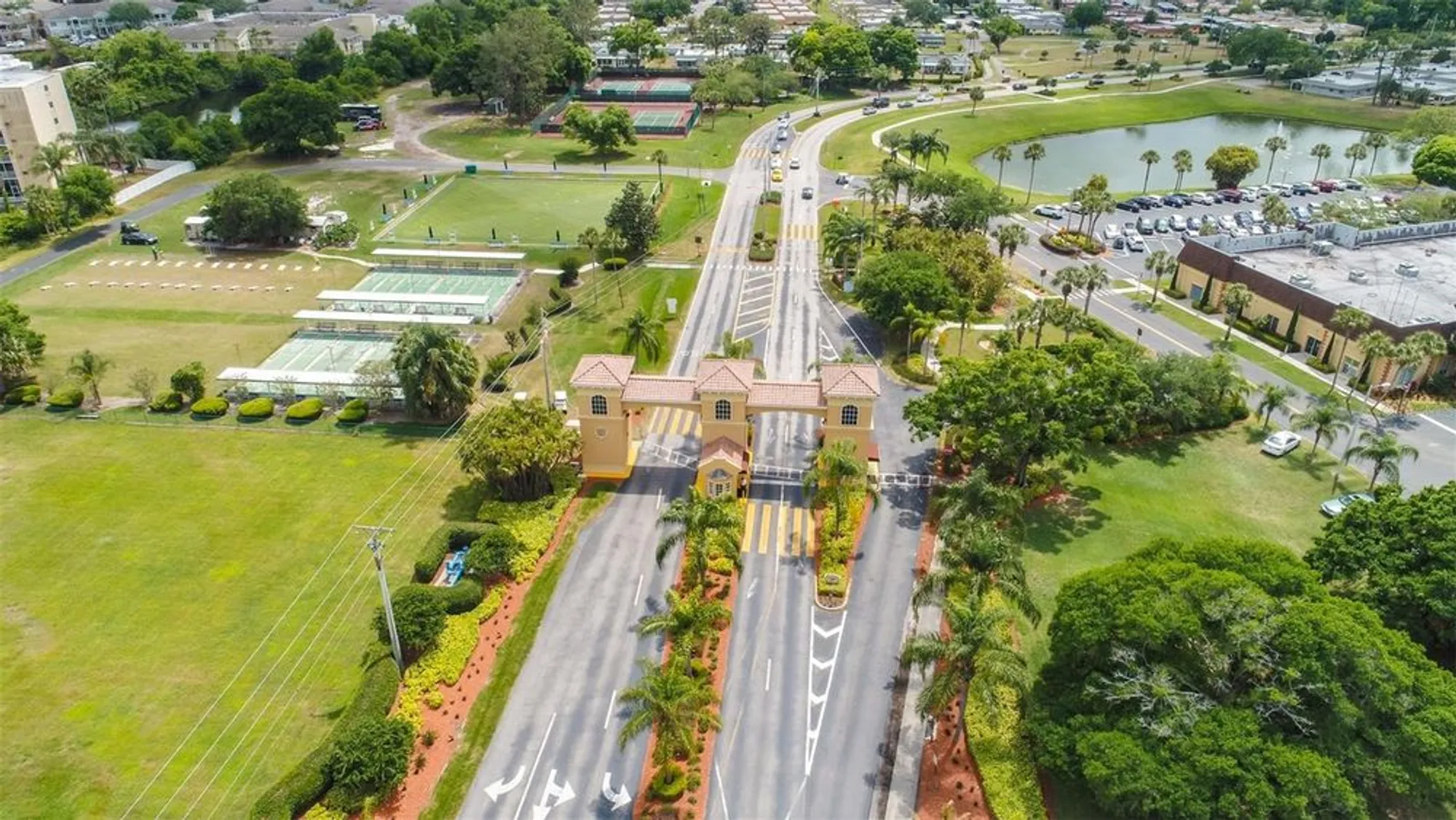 Property Slideshow image 43 of 59 | 920 villeroy greens dr, Sun City Center, FL, 33573