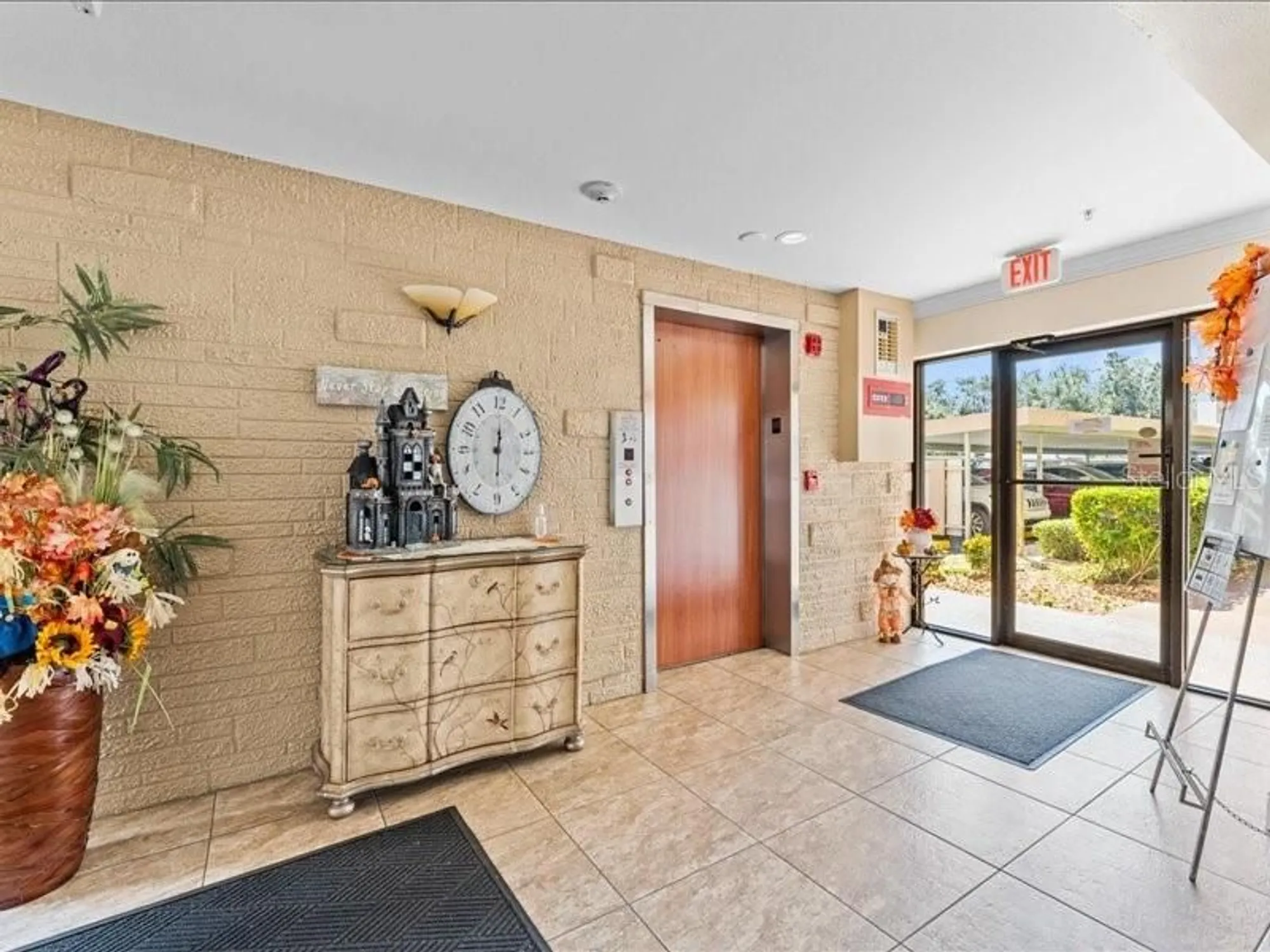 Property Slideshow image 2 of 47 | 8186 terrace garden dr n unit 401, Saint Petersburg, FL, 33709