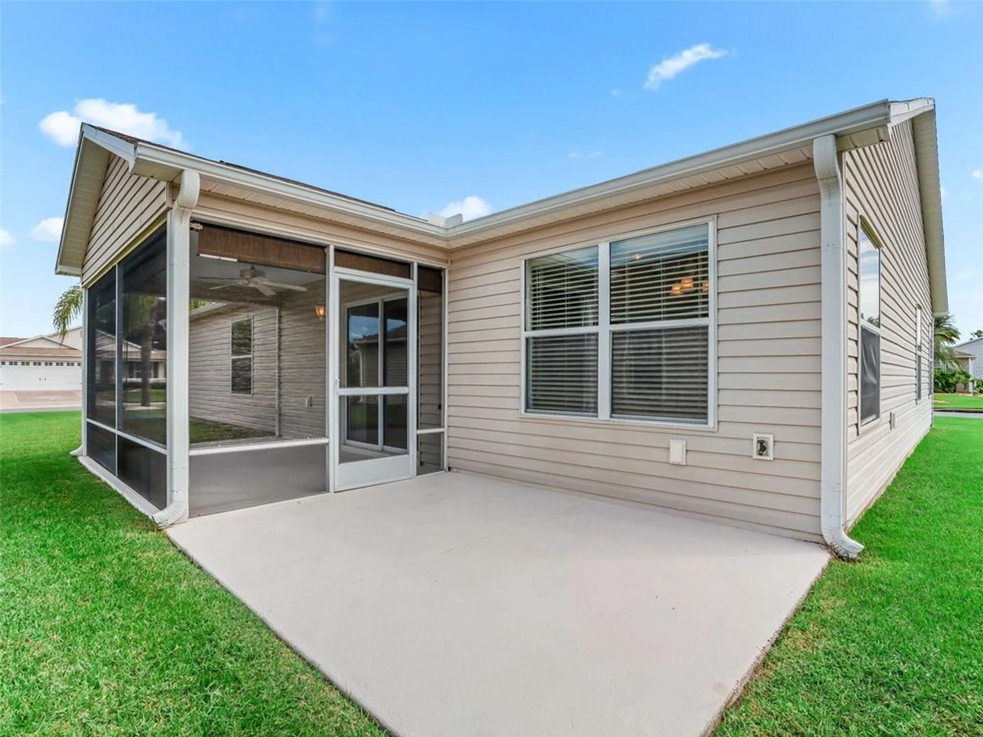 Property Slideshow image 29 of 42 | 2046 dalecroft trl, The Villages, FL, 32162