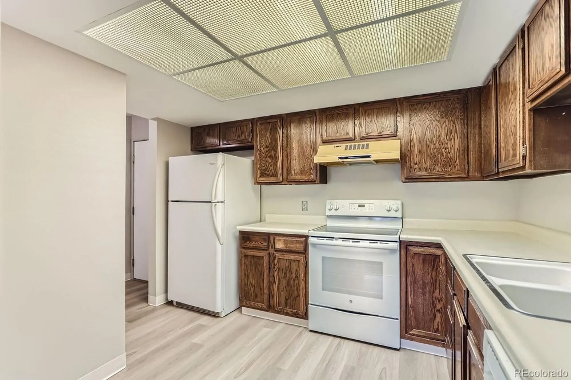 Property Slideshow image 6 of 14 | 13890 e marina dr 111, Aurora, CO, 80014