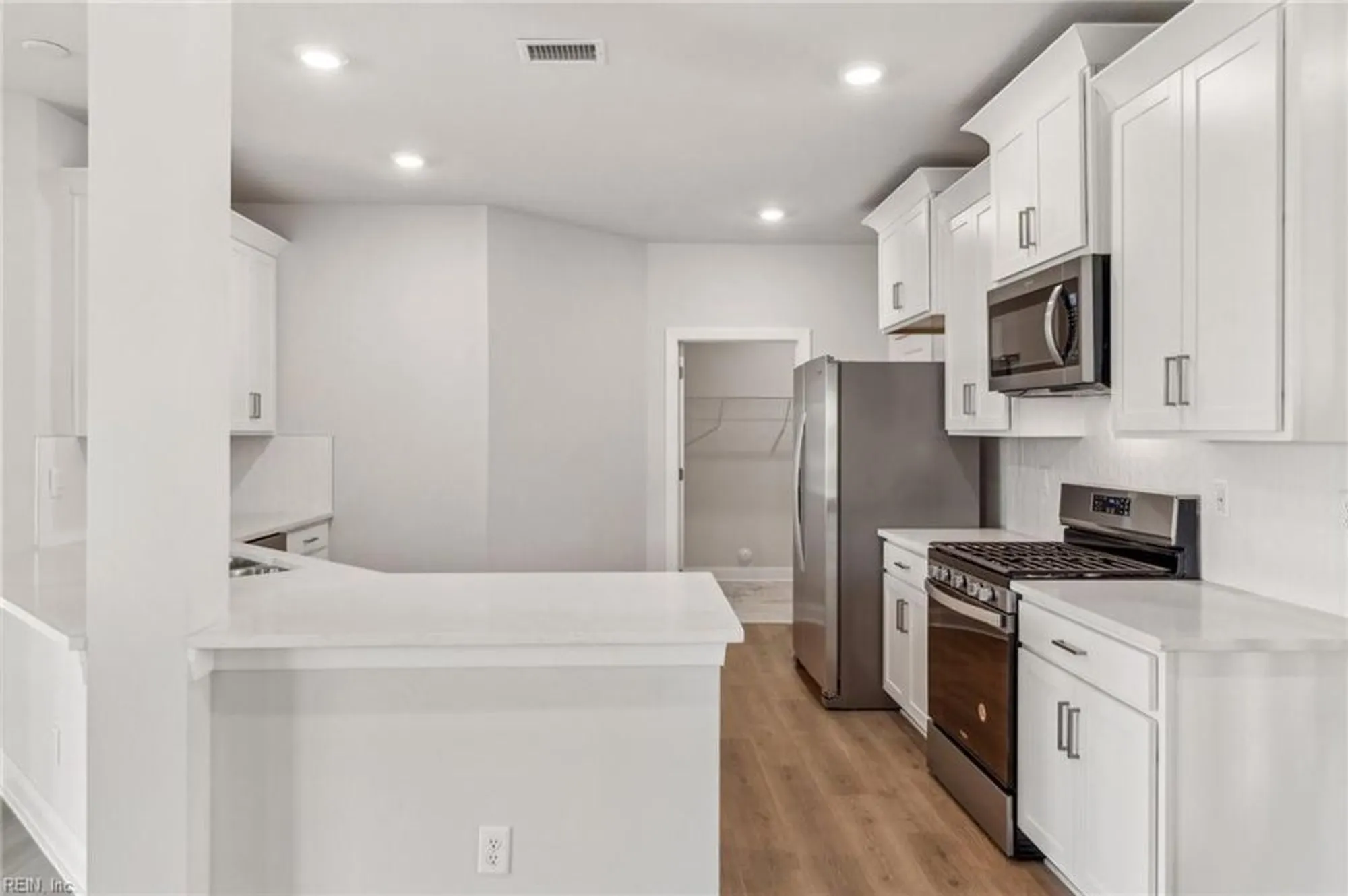 Property Slideshow image 5 of 27 | 2028 munro ln, Chesapeake, VA, 23322