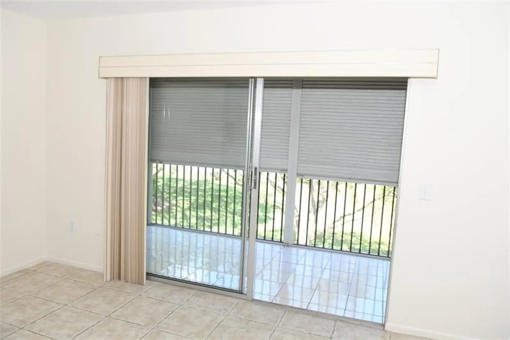 Property Slideshow image 18 of 26 | 1501 sw 131st way apt 304, Pembroke Pines, FL, 33027
