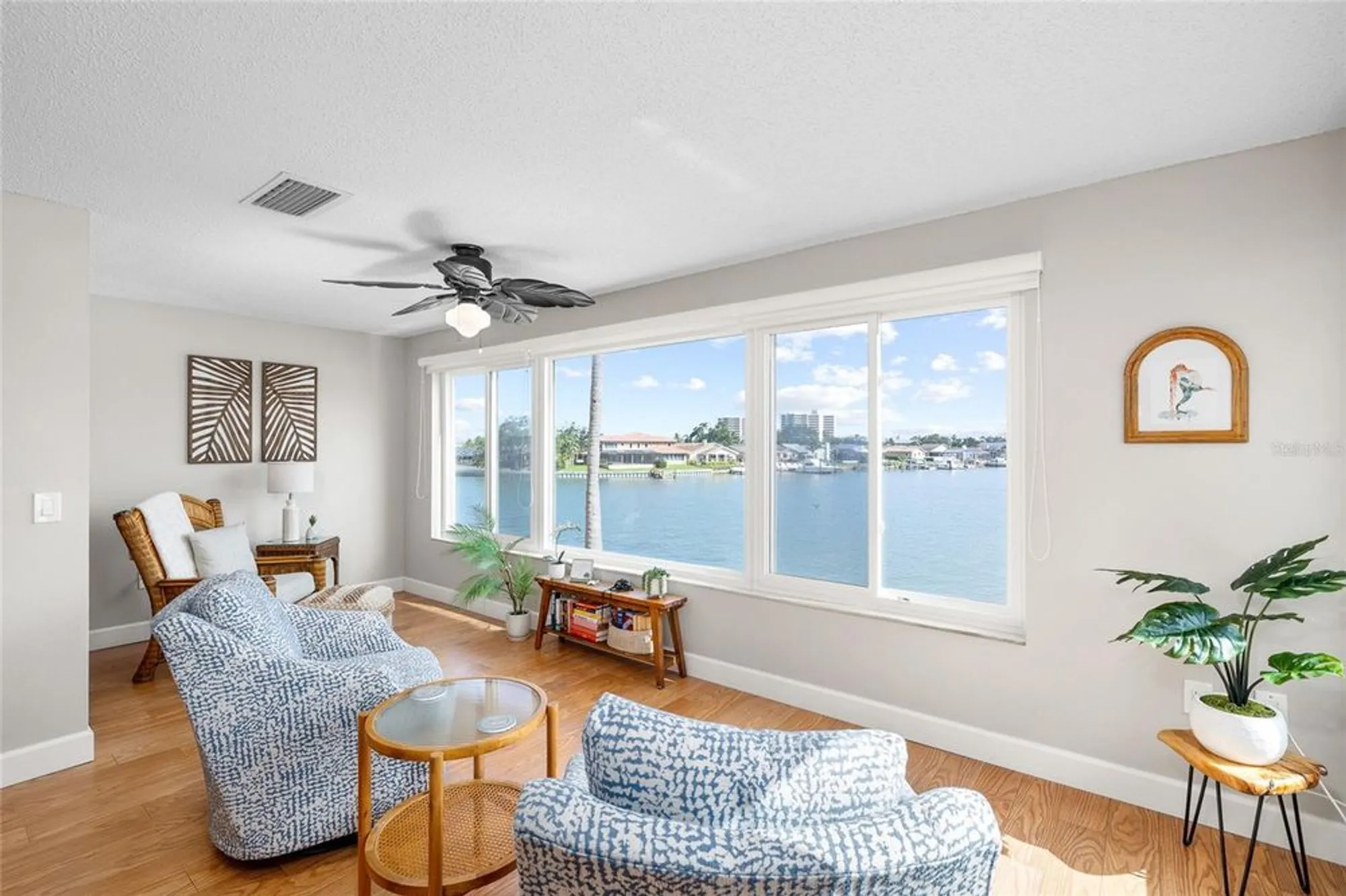 Property Slideshow image 12 of 39 | 6075 shore blvd 215, Gulfport, FL, 33707