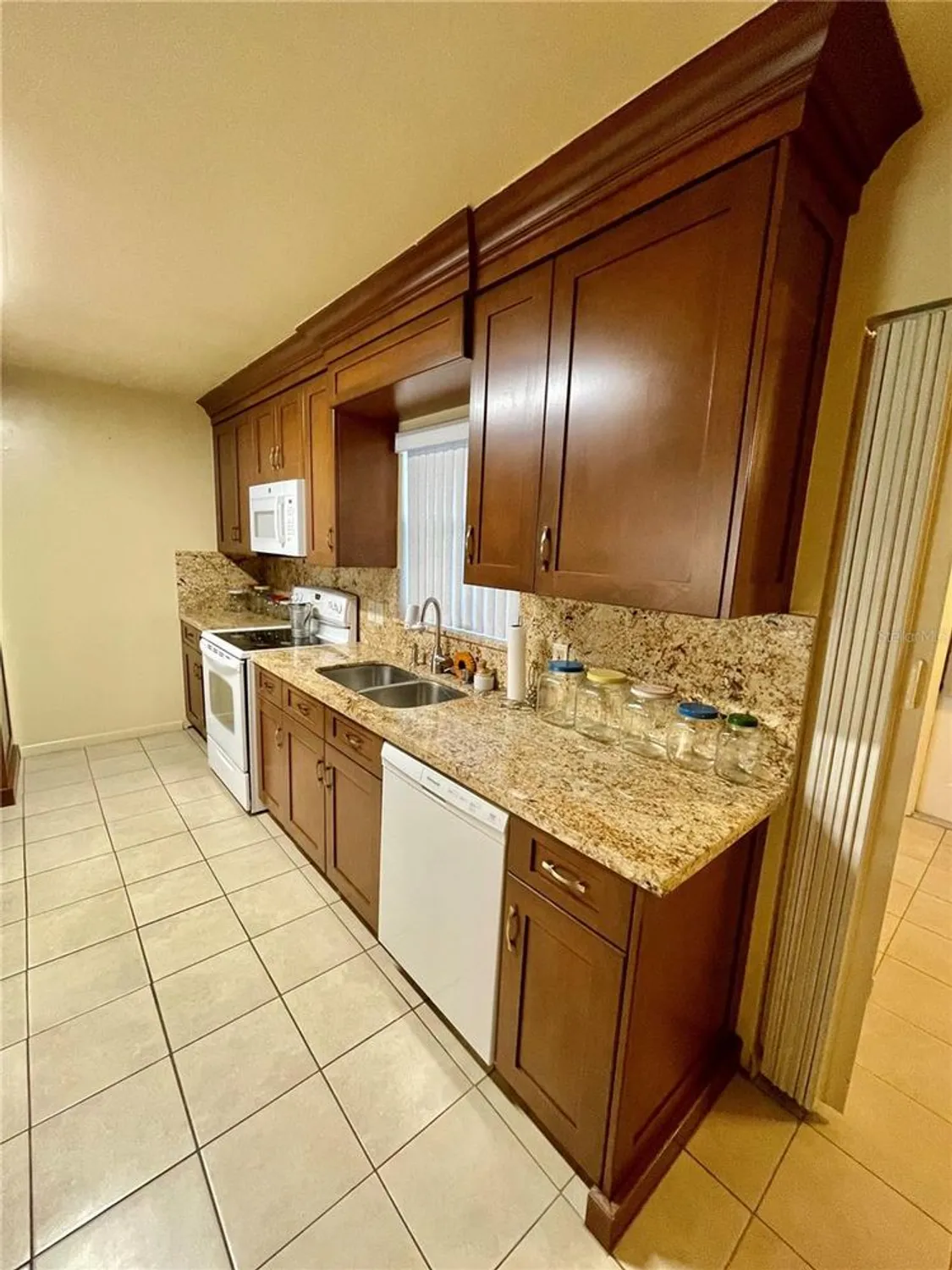 Property Slideshow image 15 of 59 | 1690 colonnades cir, Lakeland, FL, 33811