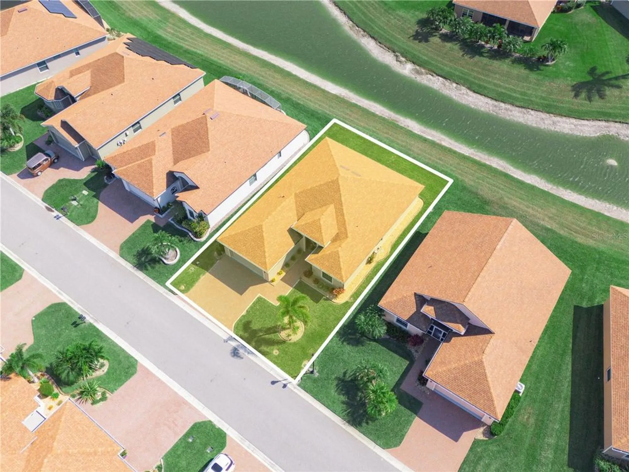 Property Slideshow image 38 of 68 | 1069 sawgrass dr, Winter Haven, FL, 33884