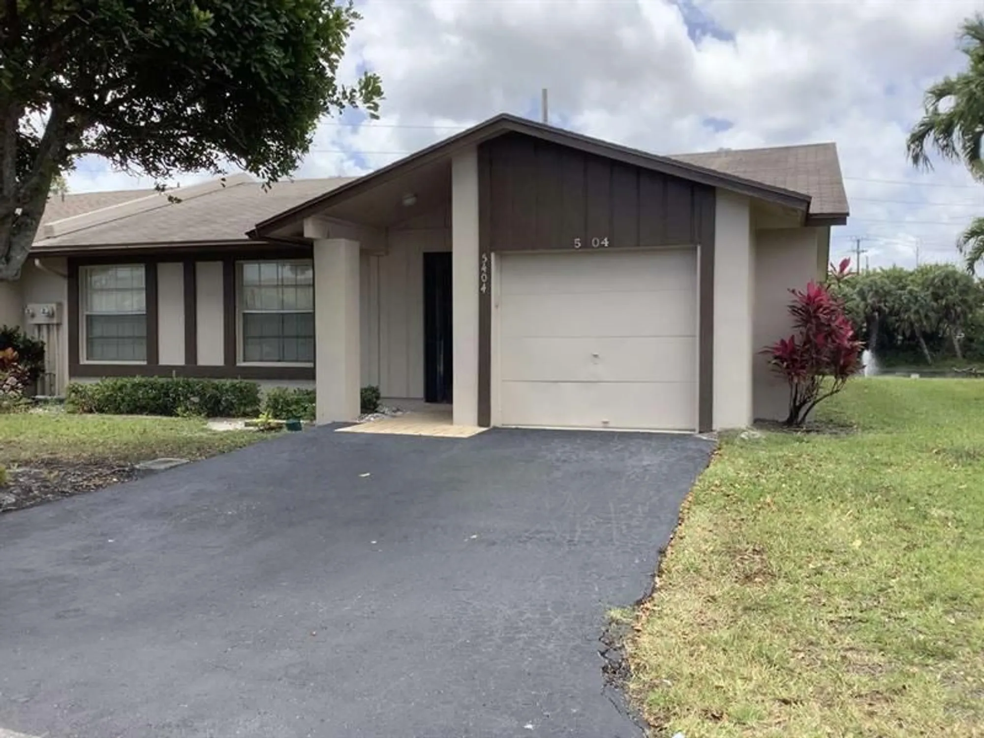 Property Slideshow image 1 of 32 | 5404 viburnum cir, Delray Beach, FL, 33484