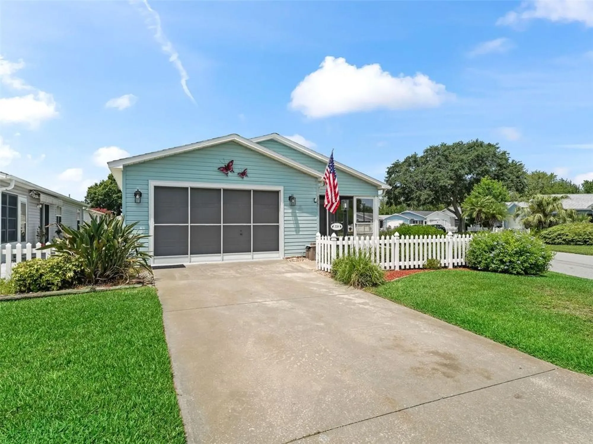 Property Slideshow image 2 of 25 | 220 estrada pl, The Villages, FL, 32159