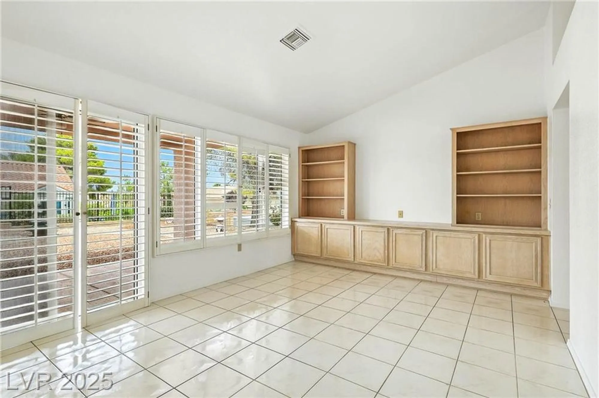 Property Slideshow image 12 of 35 | 8500 linderwood dr, Las Vegas, NV, 89134