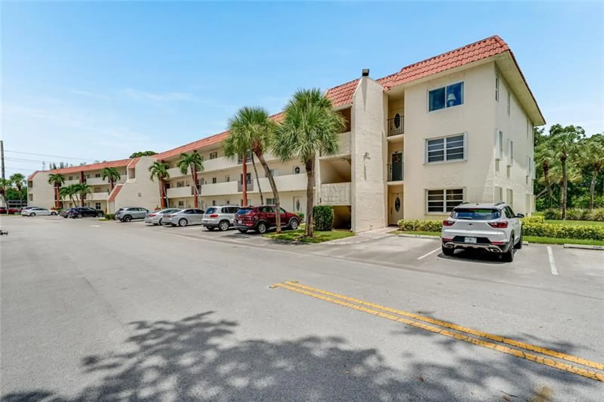 Property Slideshow image 21 of 57 | 271 s hollybrook dr 304, Pembroke Pines, FL, 33025