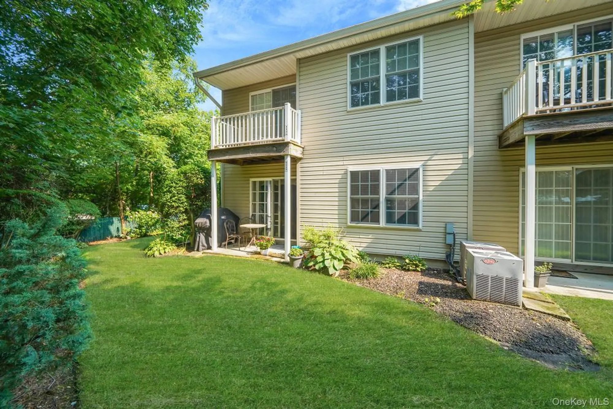 Property Slideshow image 20 of 29 | 1126 savoy dr, Melville, NY, 11747