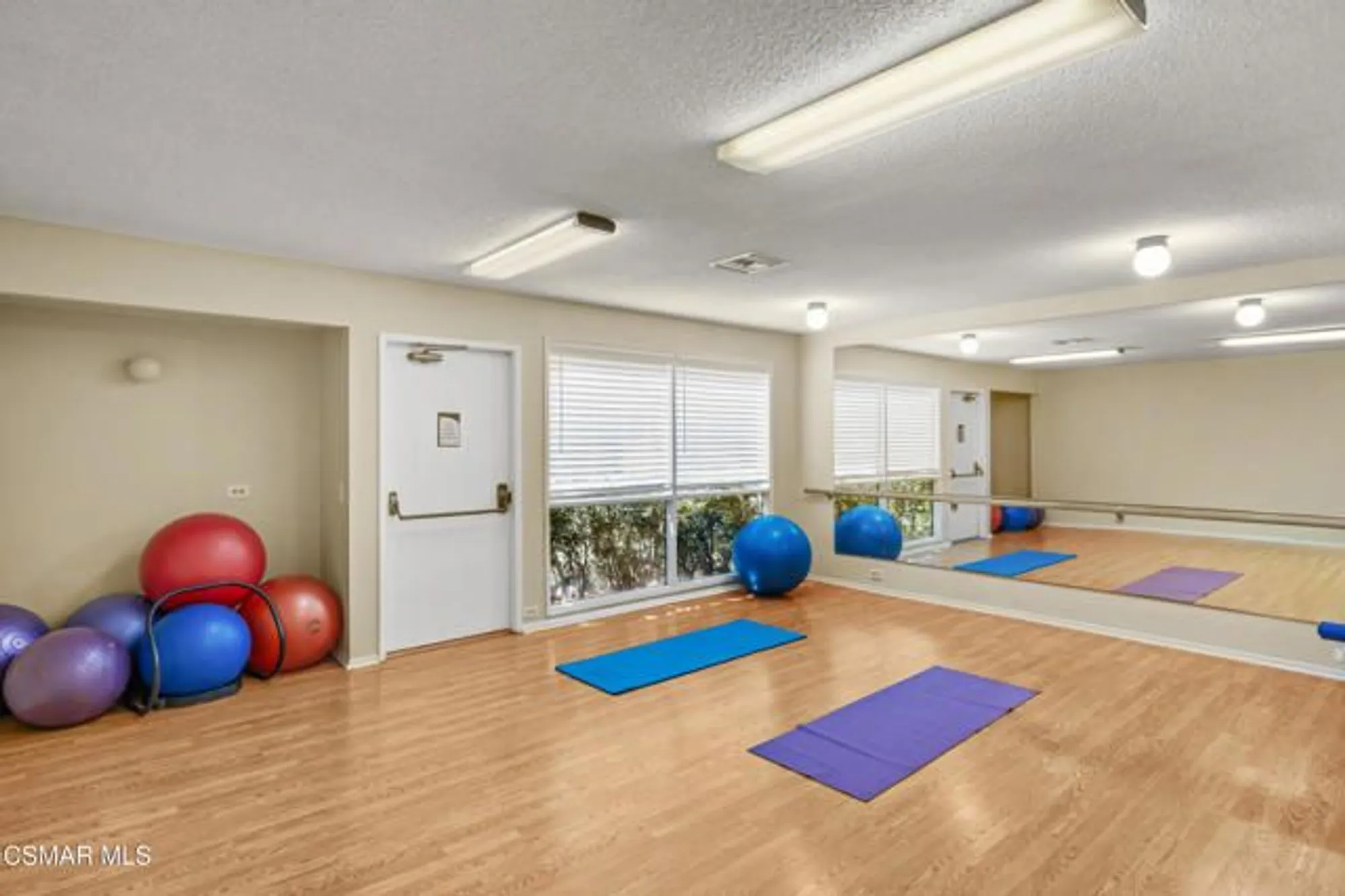 Property Slideshow image 56 of 62 | 224 oakleaf dr 105, Thousand Oaks, CA, 91360