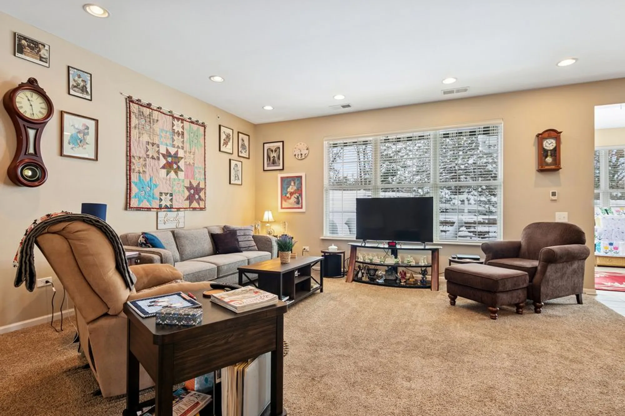 Property Slideshow image 17 of 21 | 12490 russet ln, Huntley, IL, 60142