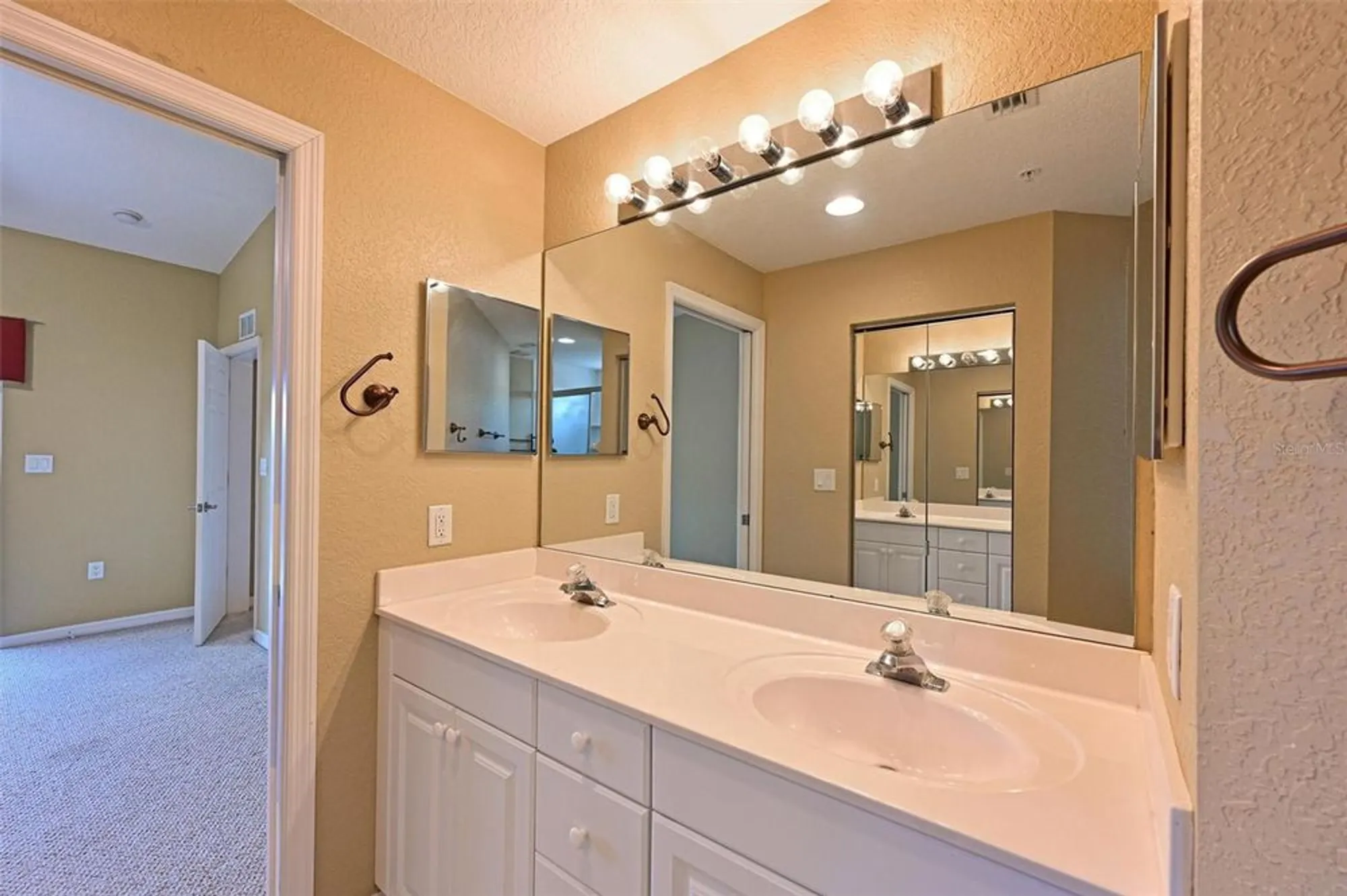 Property Slideshow image 12 of 28 | 6335 bay cedar ln, Bradenton, FL, 34203