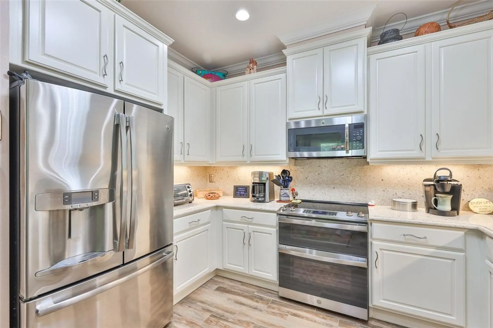 Property Slideshow image 18 of 45 | 658 chipper dr, Sun City Center, FL, 33573