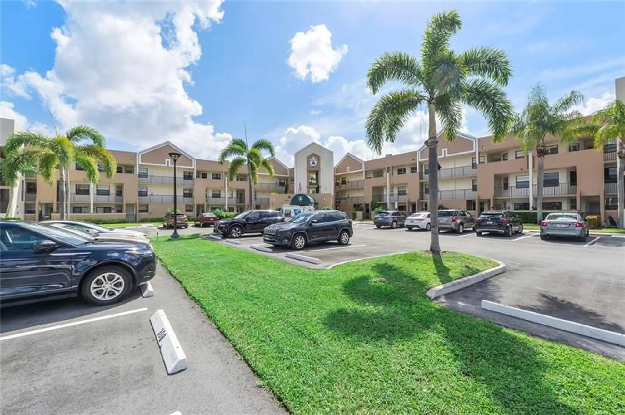 Property Slideshow image 30 of 37 | 7219 fairfax dr 110, Tamarac, FL, 33321