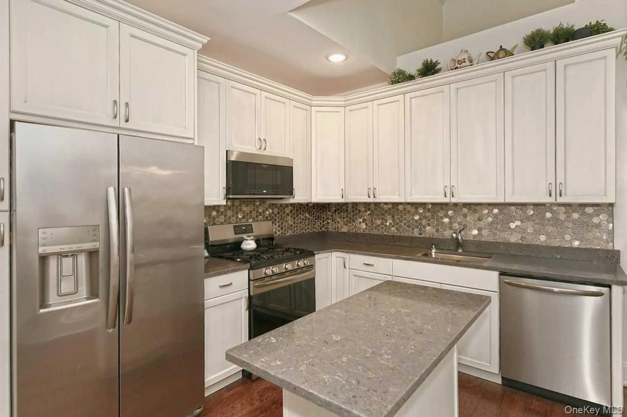 Property Slideshow image 9 of 20 | 123 emanuel way, East Meadow, NY, 11554