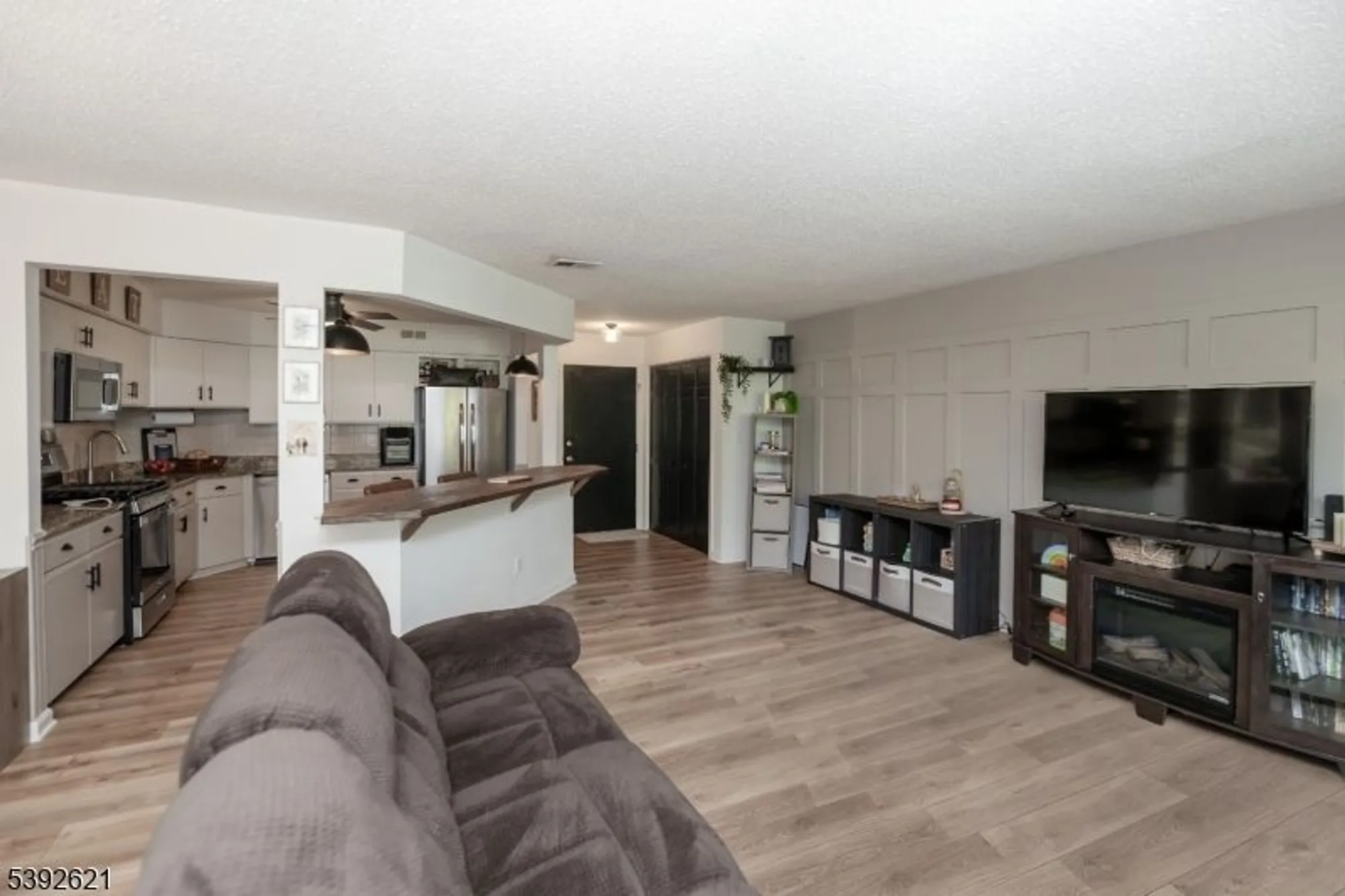 Property Slideshow image 9 of 39 | 31 drake way, Roxbury Twp, NJ, 07836