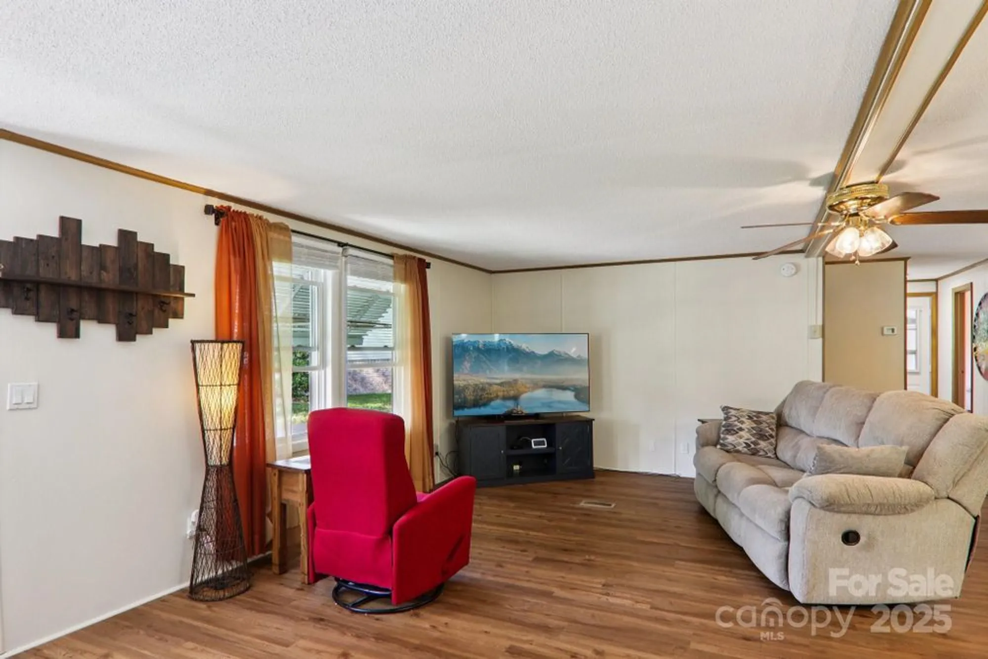 Property Slideshow image 9 of 47 | 226 cranbrook cir, Hendersonville, NC, 28792