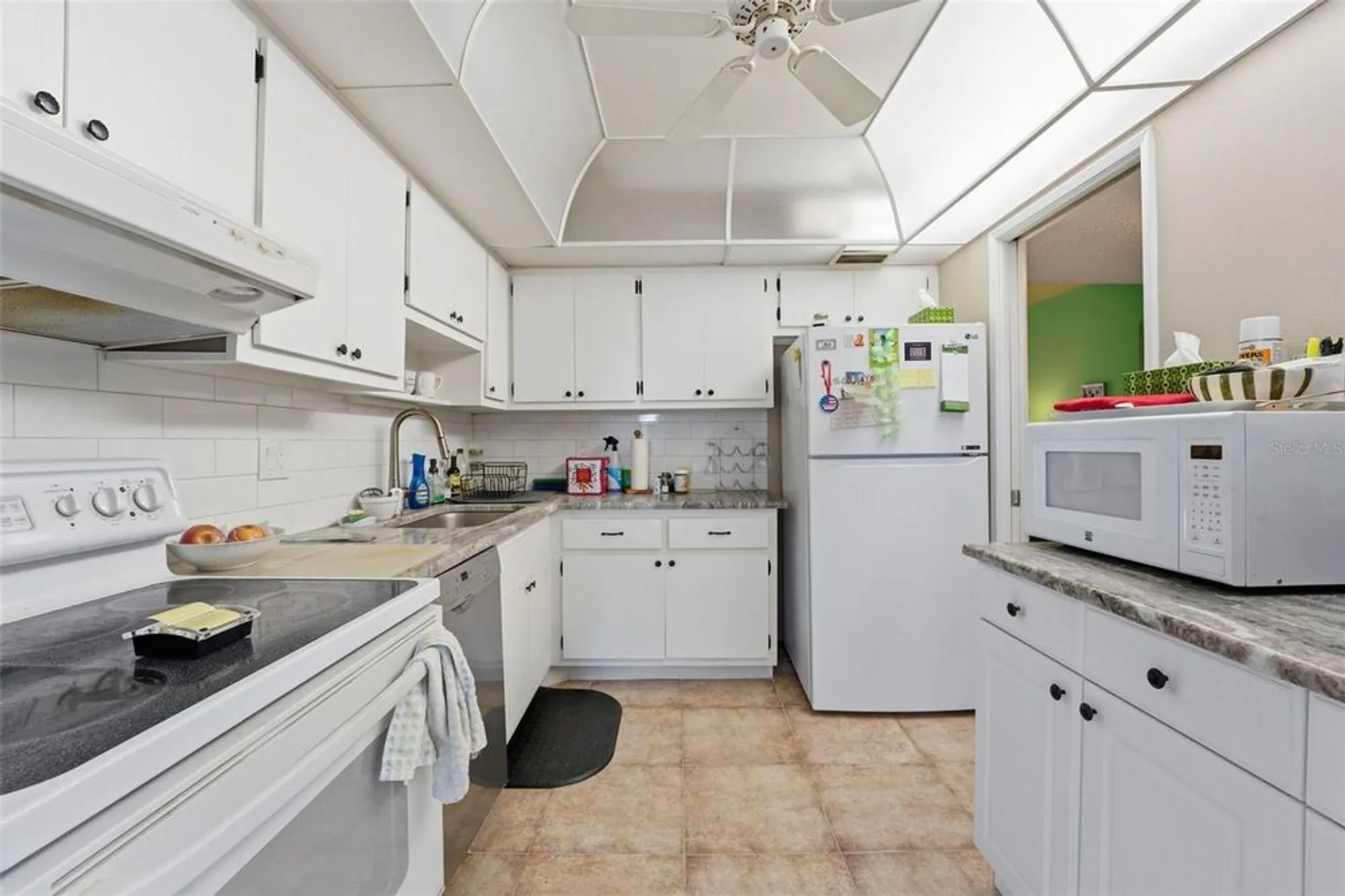 Property Slideshow image 7 of 26 | 7461 w country club dr 301, Sarasota, FL, 34243