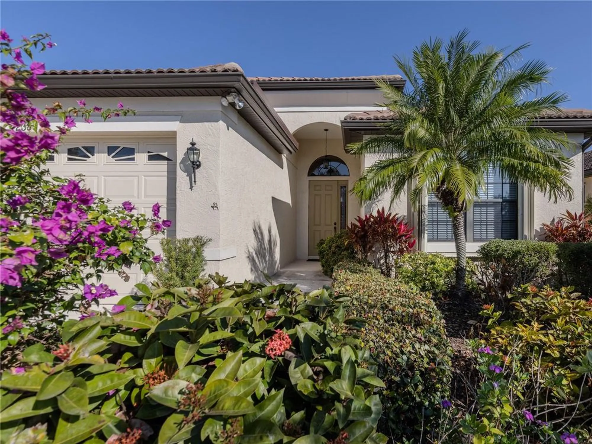 Property Slideshow image 3 of 55 | 4238 mackay falls ter, Sarasota, FL, 34243