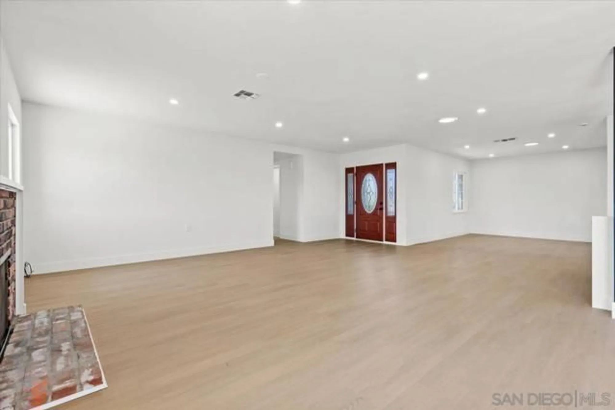 Property Slideshow image 9 of 36 | 16413 roca dr, San Diego, CA, 92128