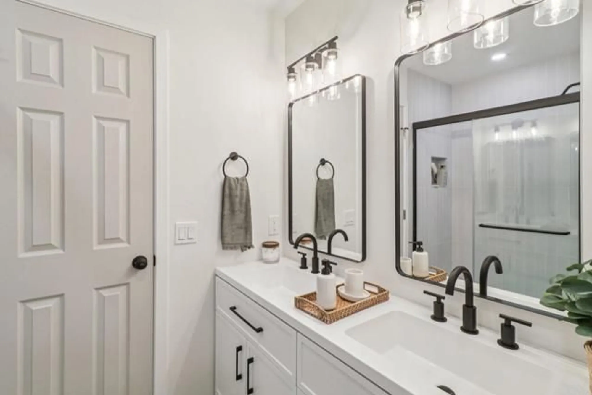 Property Slideshow image 17 of 36 | 737 nob cir, Vista, CA, 92084