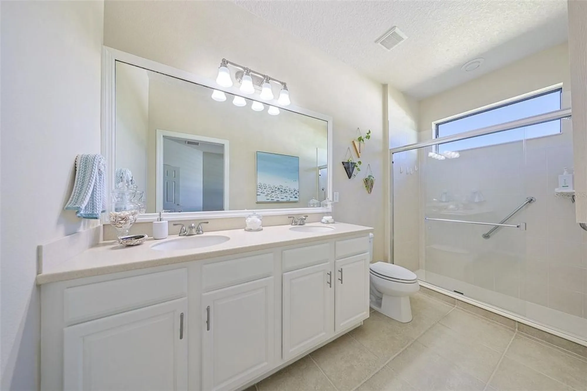 Property Slideshow image 23 of 70 | 329 bluewater falls ct, Apollo Beach, FL, 33572