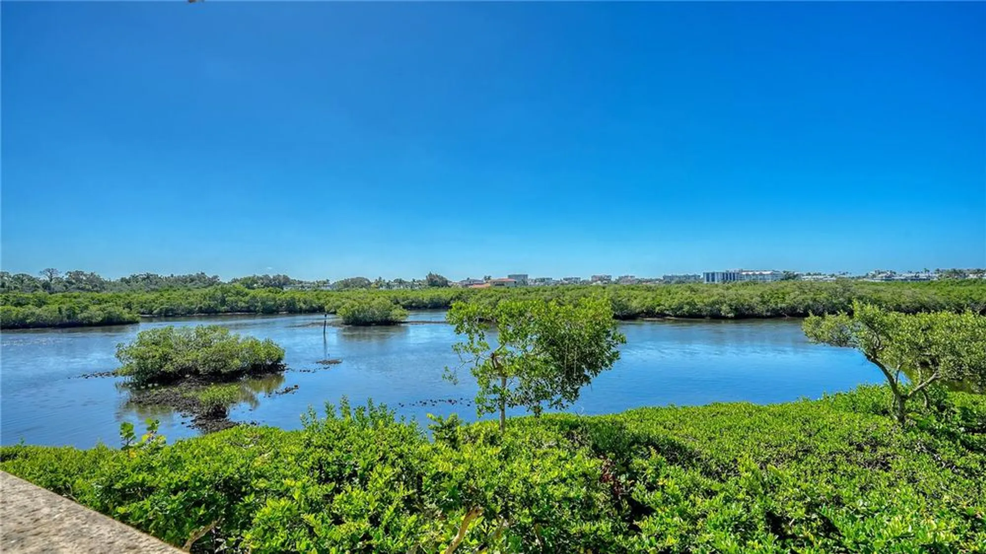 Property Slideshow image 6 of 65 | 5440 eagles point cir apt 104, Sarasota, FL, 34231